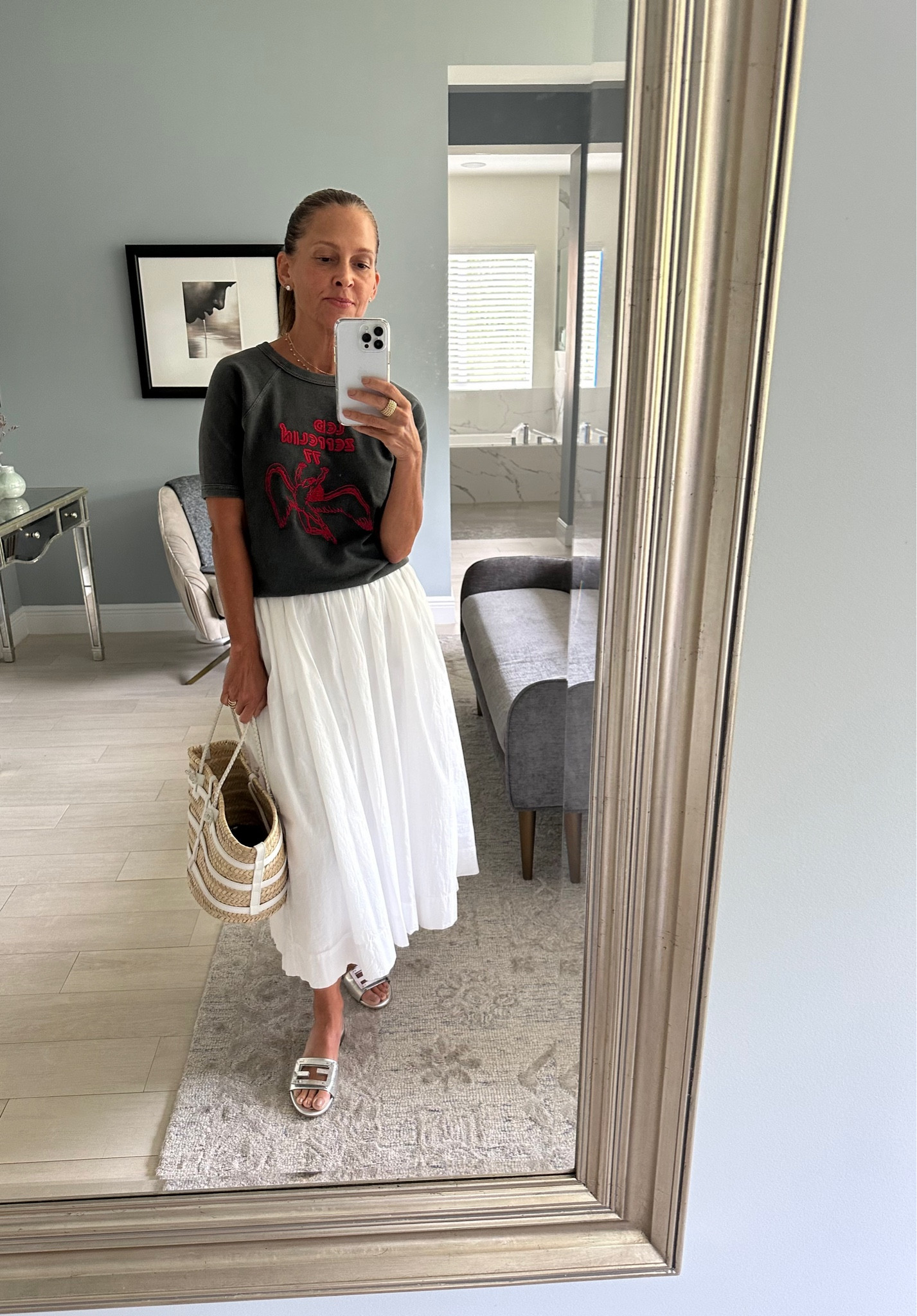 Weekend vibes!

I love my basket bags, especially on the weekends. If you haven’t purchased one yet, you should!

They work as a great tote with summer outfits during the week and go to the beach or market on the weekends.

I’ve linked some of my favorites that will do double duty for you this summer🤗 

#LTKitbag #LTKFind #LTKstyletip