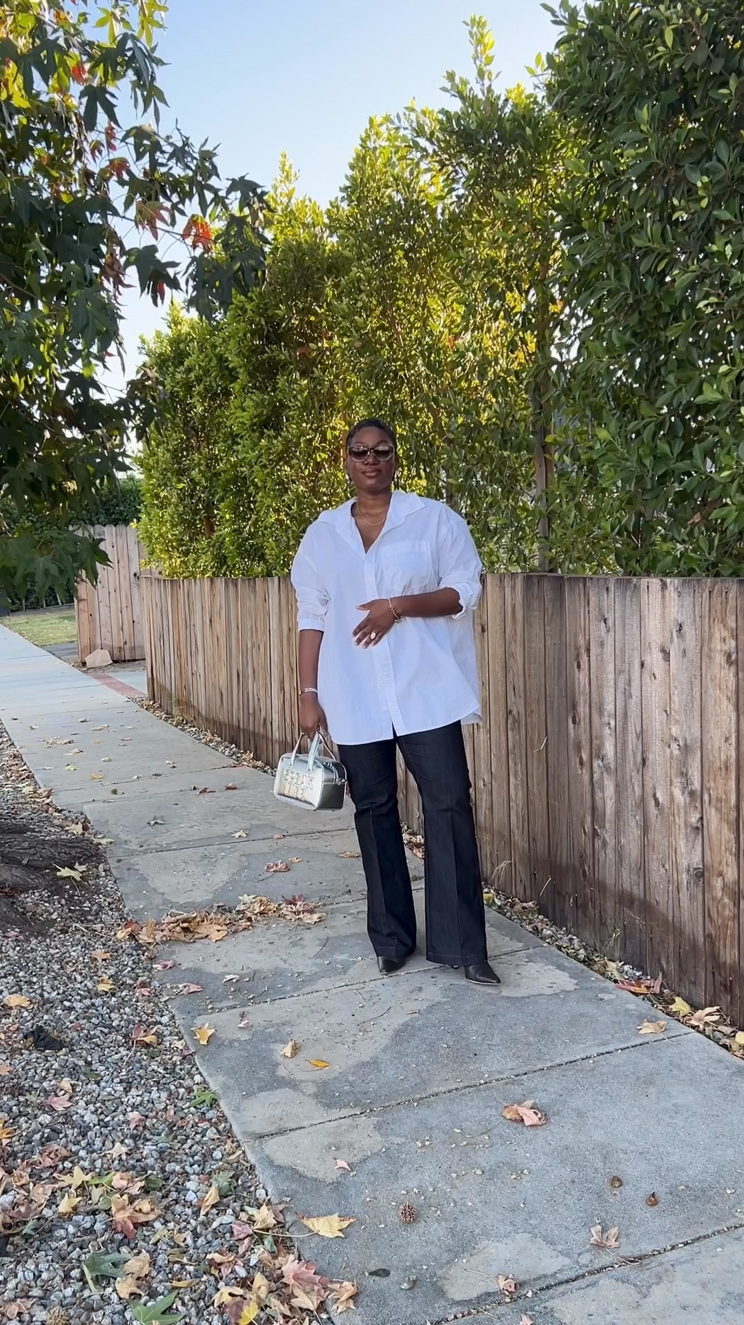 A white button up and jean combo hates to see me coming 😆

#LTKStyleTip #LTKVideo #LTKFindsUnder50