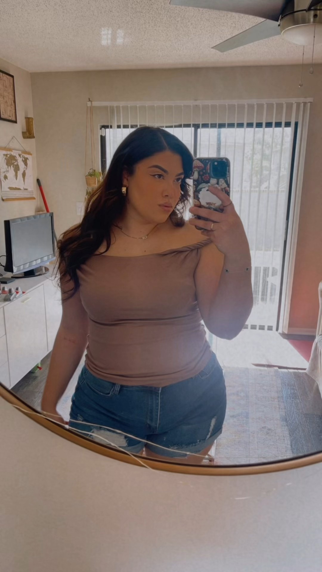 SaturDATE ❤️

Top: Amazon. XL.
Shorts: Fashionnova. XL. 