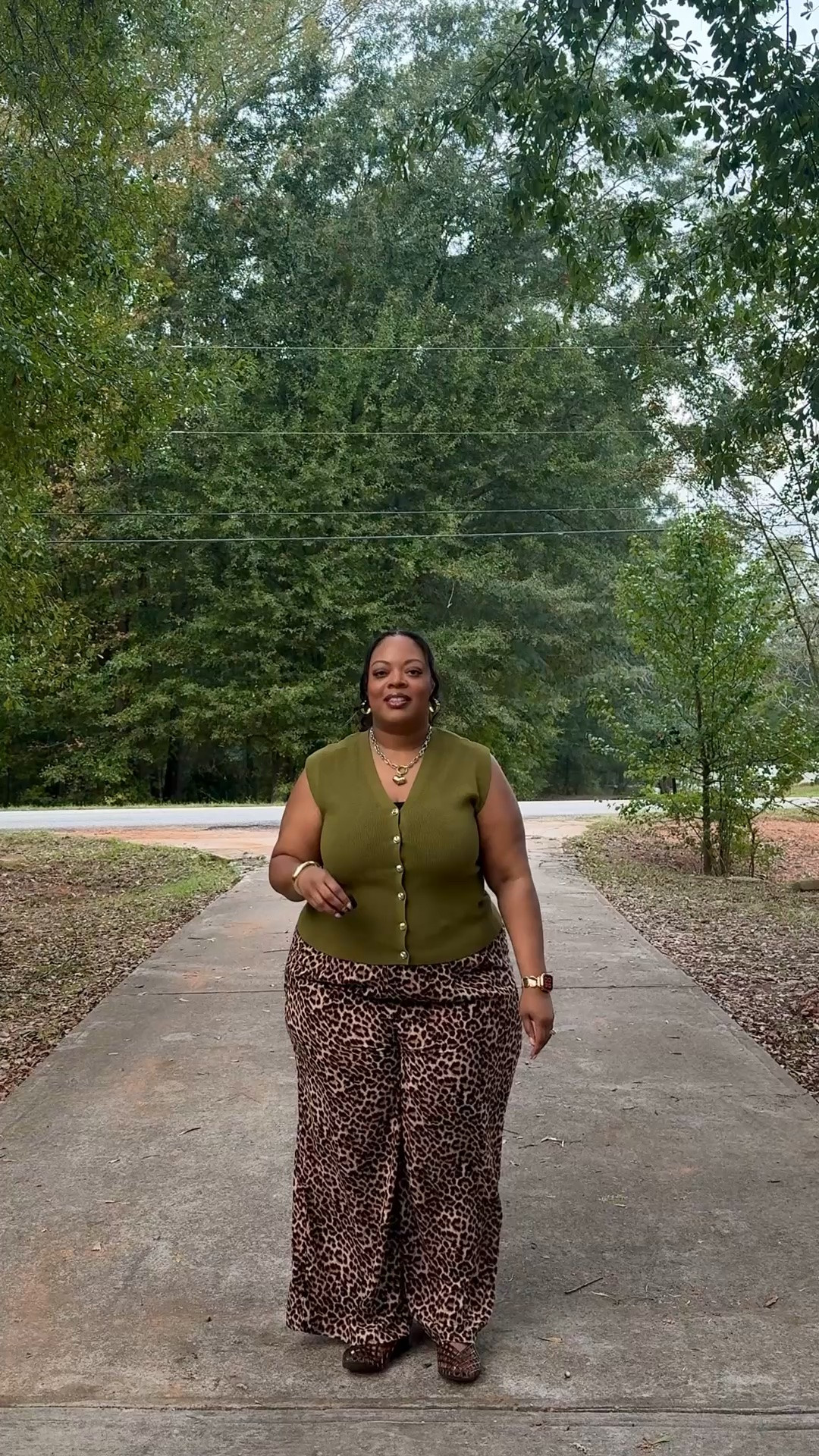 business casual workwear

A little leopard print for the workday because who said comfortable work clothes have to be boring? I paired these wide-leg leopard pants with this simple green top, and I love how easy but still put-together it looks.

Top: Walmart — XXL
Pants: Torrid — Size 3

#LTKootd #LTKOver40 #LTKPlusSize