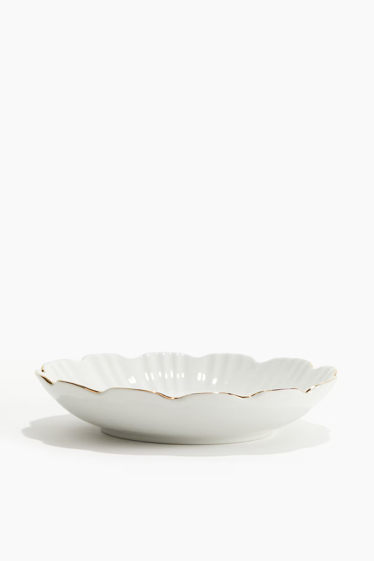Shallow porcelain dish - White/Gold-coloured - Home All | H&M GB | H&M (UK, MY, IN, SG, PH, TW, HK)