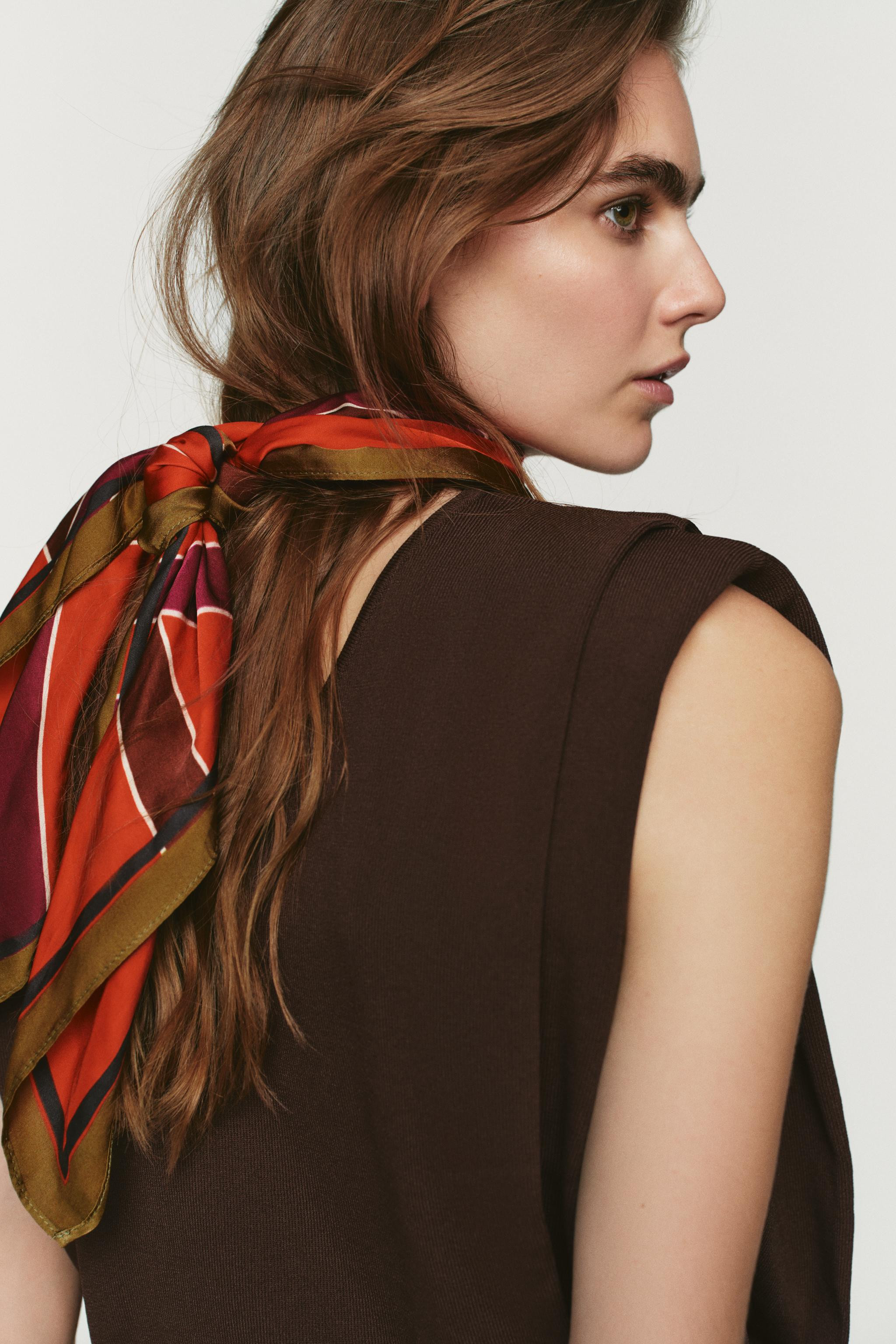 100% VISCOSE STRIPED PRINT SCARF | Zara US