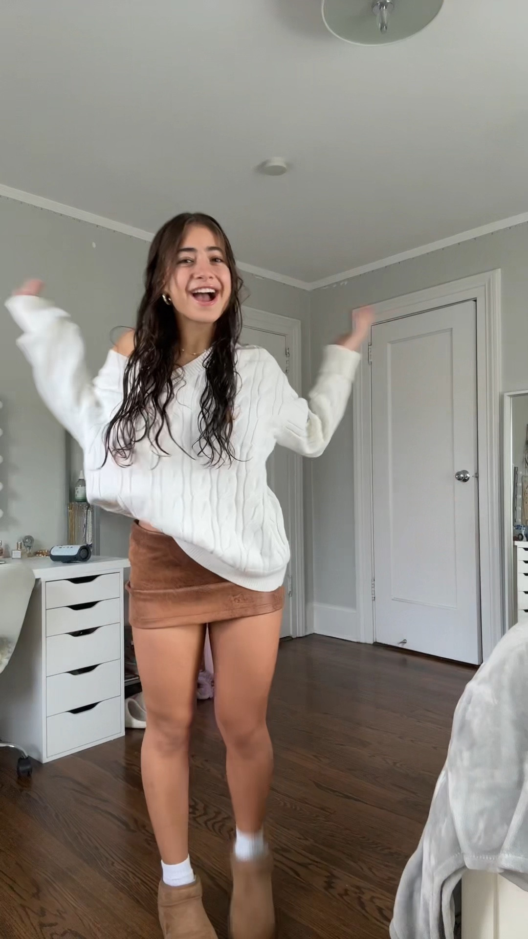 brunch outfit!!
sweater: US 2
skirt: urban outfitters, not available anymore :(
shoes: 8