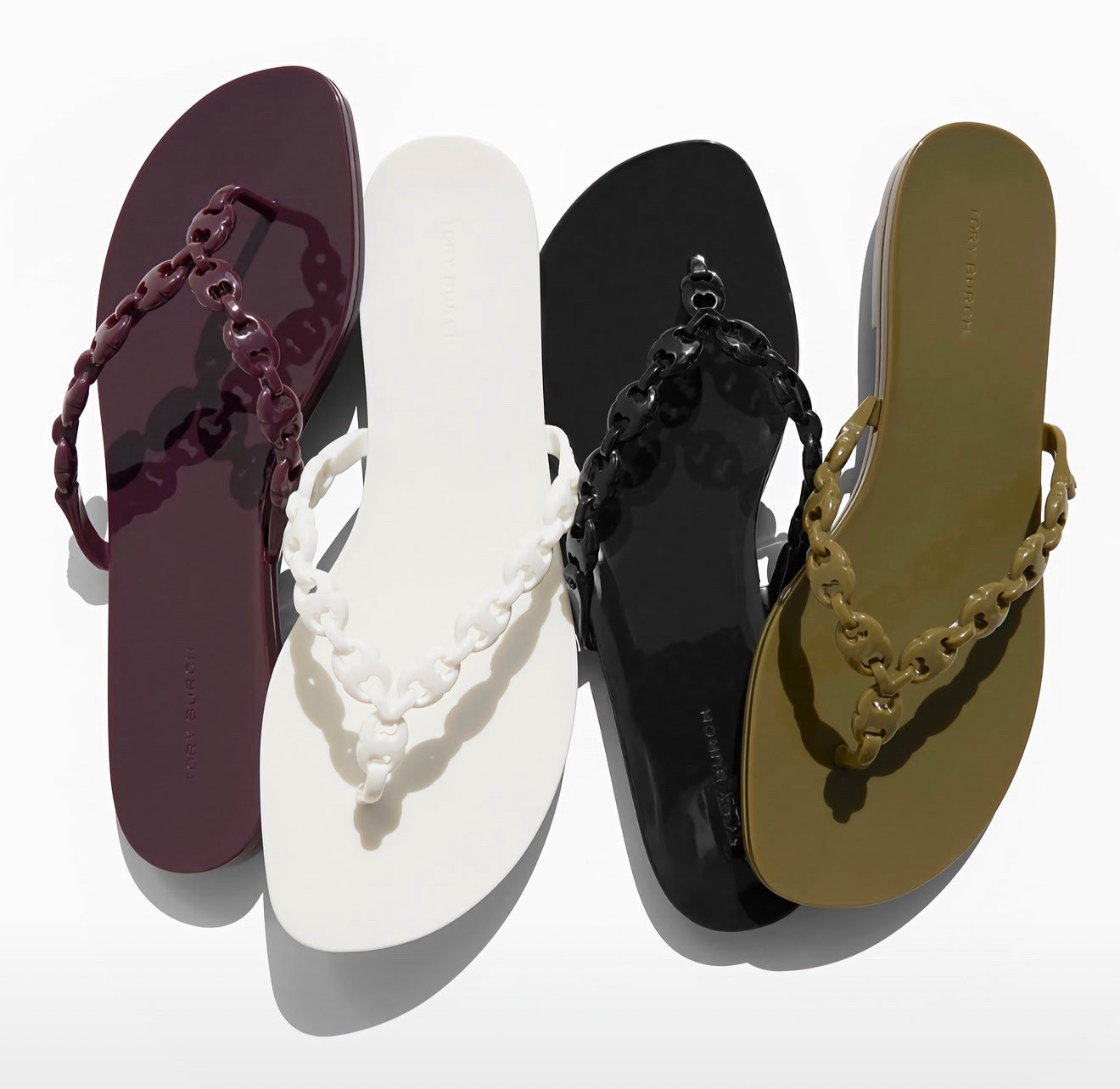 GEMINI LINK JELLY

Inspired by the interlocking loops from our jewelry collection, named for Tory’s Zodiac sign. The Gemini Link Jelly reimagines the classic flip-flop with glossy sculptural straps. Lightweight and water-resistant

#LTKTravel #LTKSeasonal #LTKspring