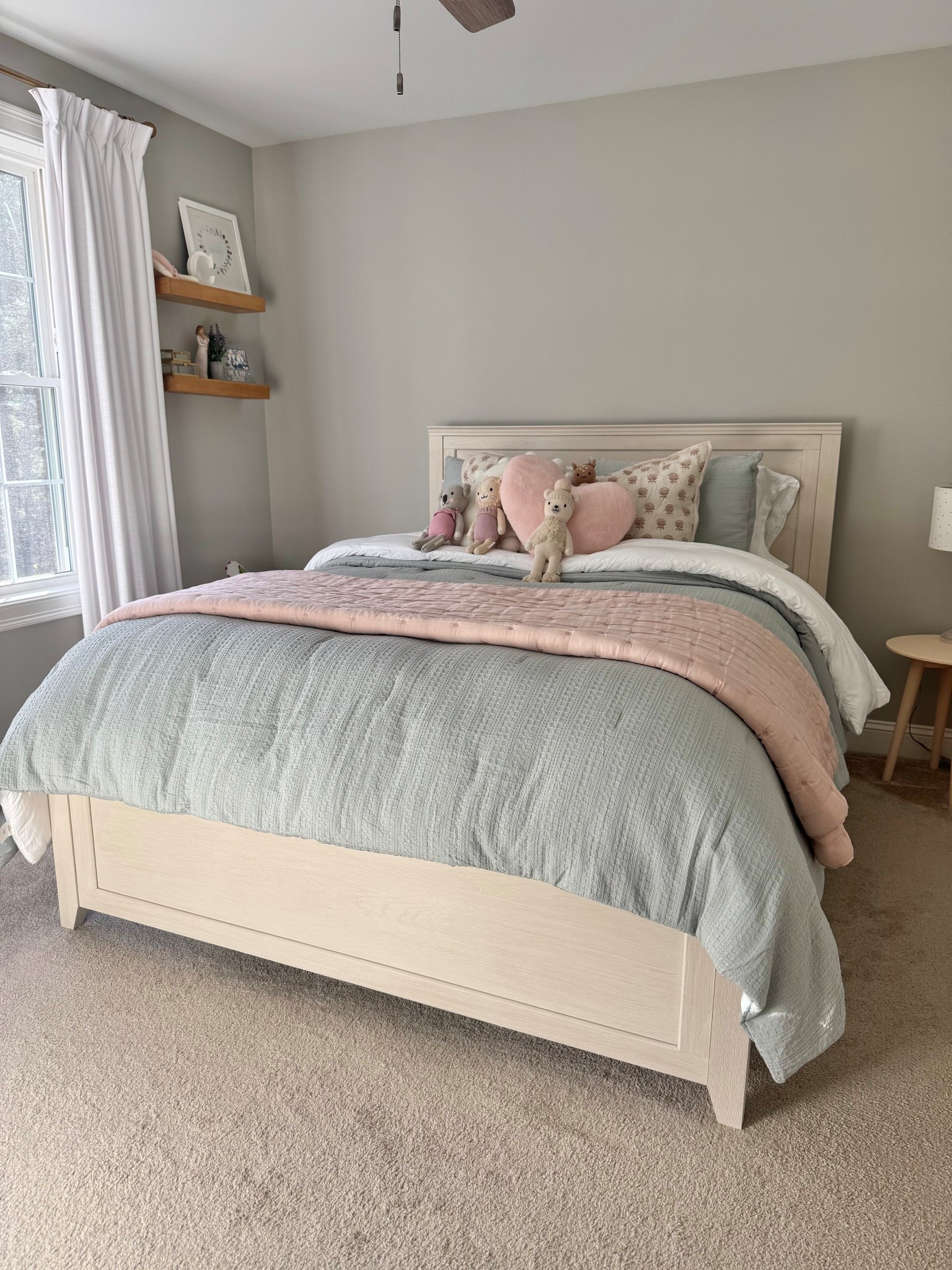 Girls bedroom 
Girls bedding 
Tween bed
Pottery barn teen