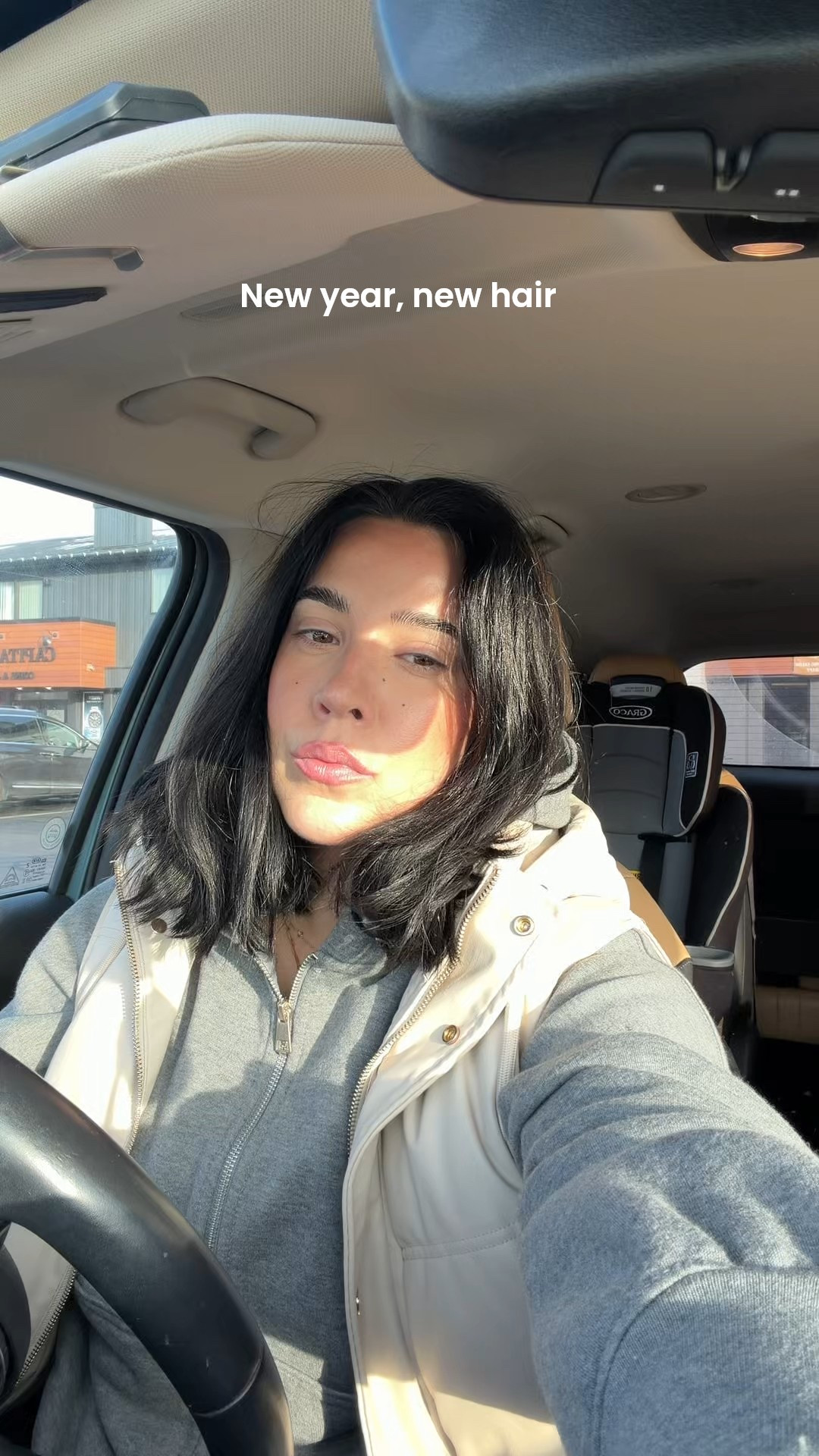 New haircut and a cozy winter outfit! Size L 