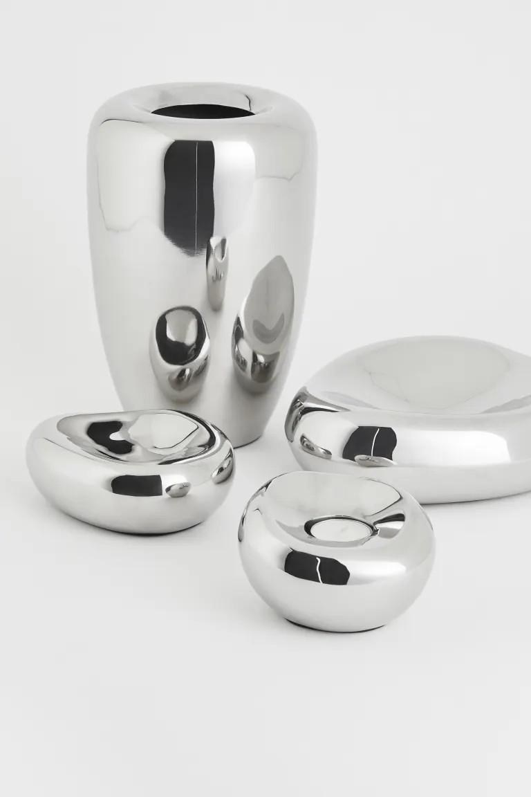 Stylish metal tealight holder in a rounded, asymmetric design. Diameter of candle holder approx. ... | H&M (US + CA)