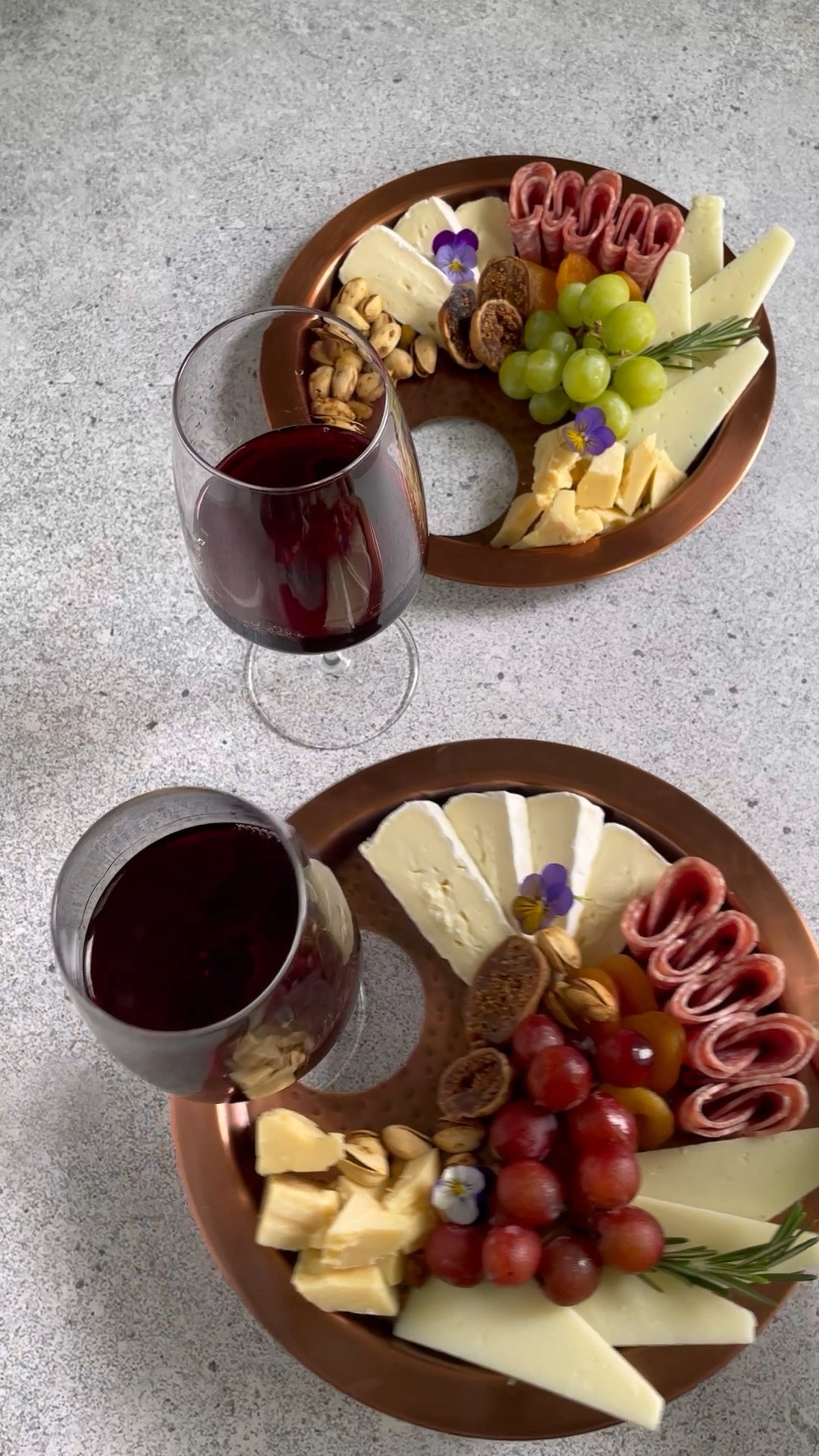 Cocktail plates to enjoy your food and hold your wine glass! 