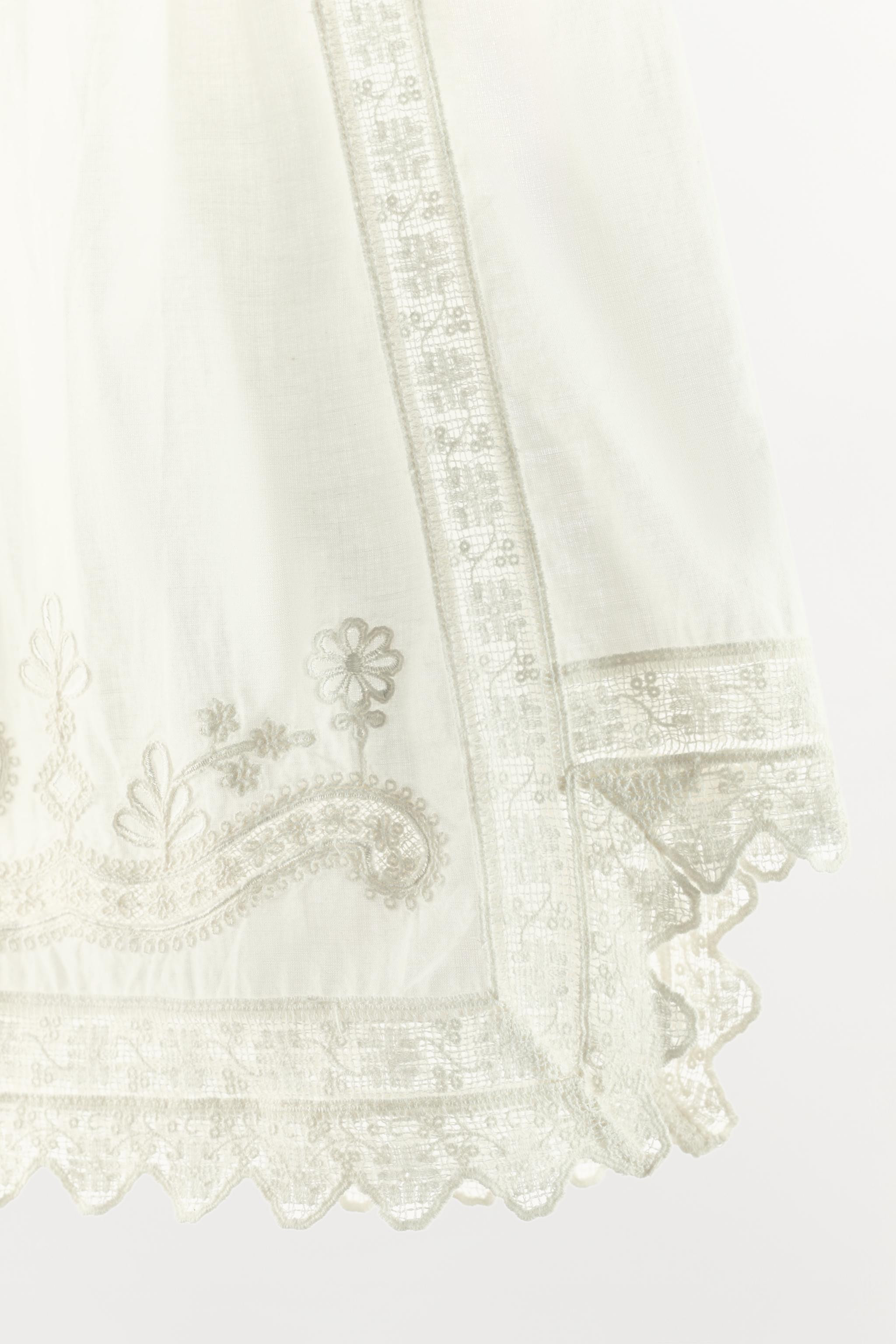 FLORAL LACE EMBROIDERED BERMUDA SHORTS | Zara UK