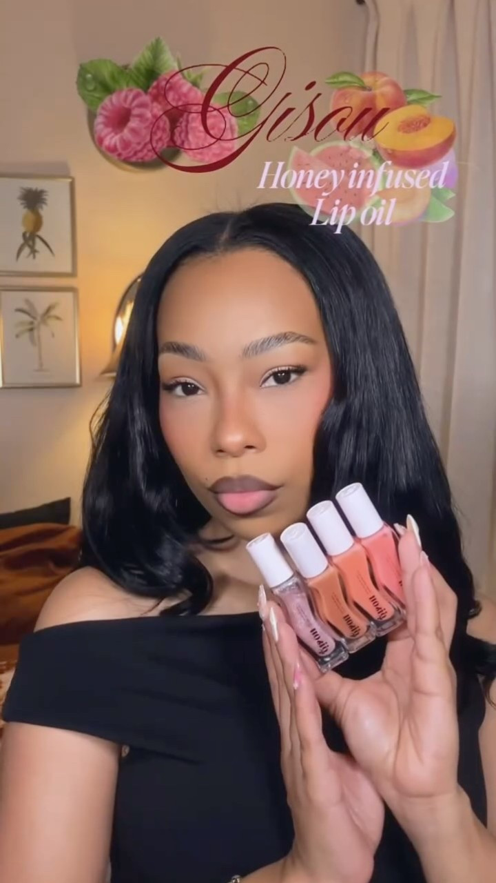 Gisou Honey Infused Lip Oil 🍯🍑 @gisou @sephora 

•Raspberry Swirl -A sheer pink with cool undertones.

•Bee-Llini Peach -A sheer soft peach with golden undertones.

•Glazed Plum -A  shimmery, plum nude with bronze undertones,

•Watermelon Sugar 

#gisou #gisouhoneyglow 
#gisoulipoil #summerlipcombo #summerlipcombo🌸🫧 #summermakeuplook #summermakeupproducts