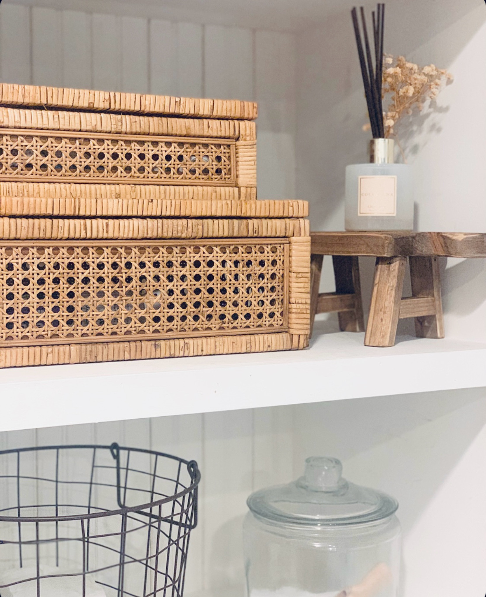 Bathroom Cabinet Shelves

Open cabinet shelf decor, shelf styling, amazon home, amazon finds, Amazon bathroom finds, storage ideas, risers, diffusers, bathroom storage, bathroom ideas, amazon deals, amazon must haves, neutral bathroom 

#LTKHome #LTKFindsUnder100 #LTKStyleTip