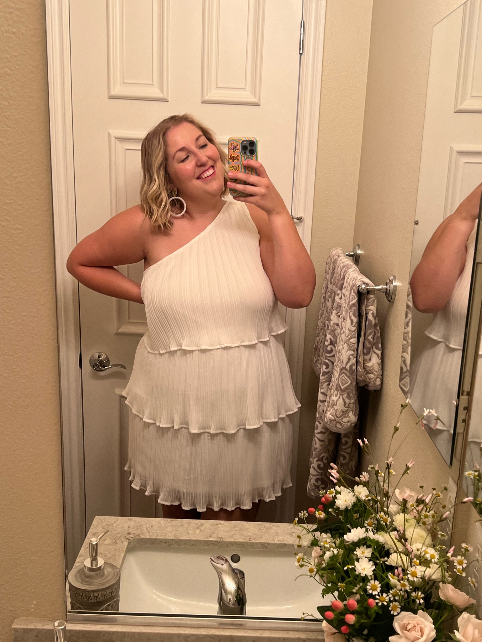 Baby shower outfit 🤍 Wearing XL & nippies of course! 