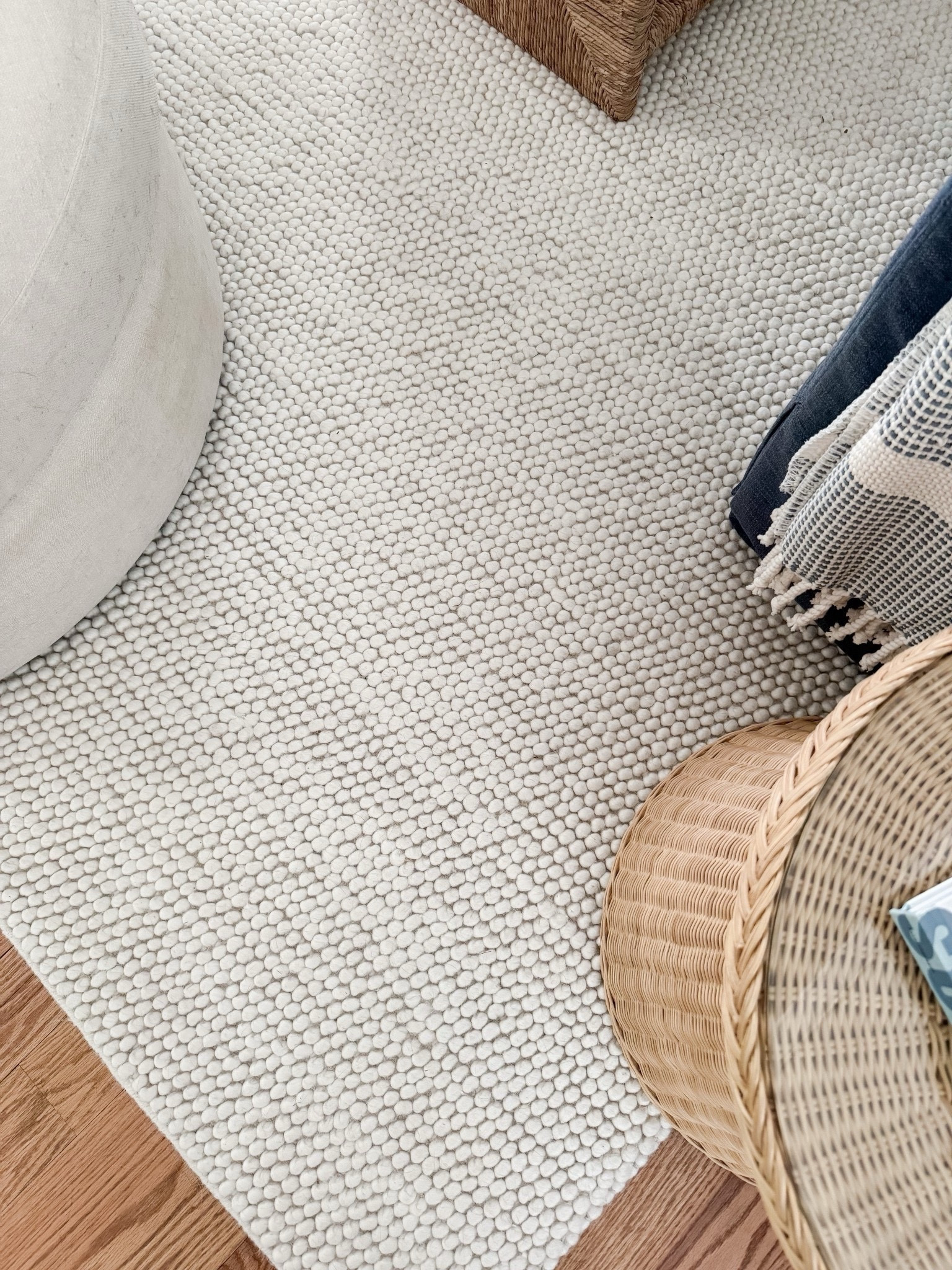 Coastal Living room 

Amazon jute rug  coastal home  home decor  coastal home finds  gallery wall  living room  living room Inspo  sherricalnanhome 

#LTKHome