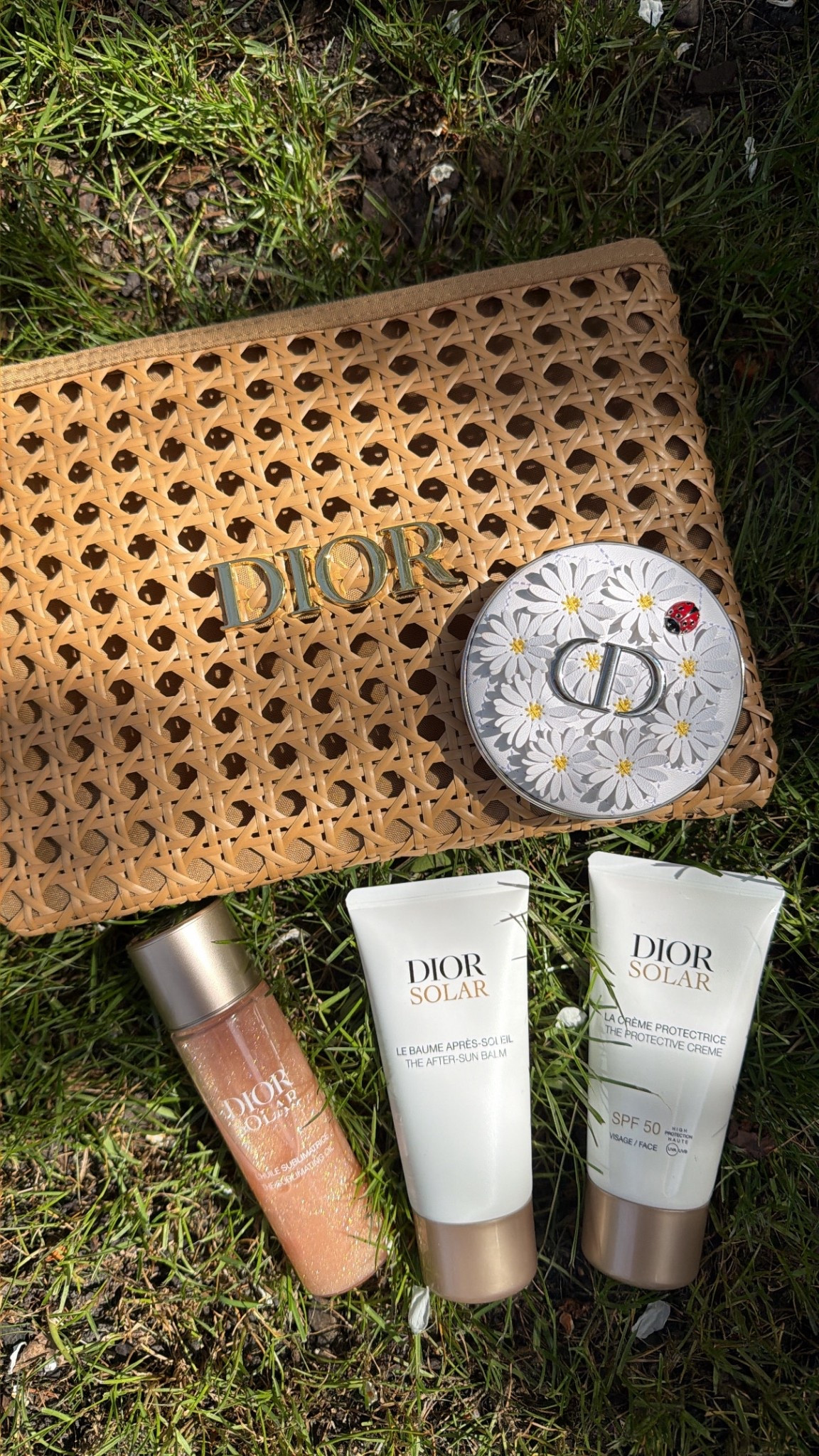 Dior Solar

Hautpflege- und Sonnenschutz-Set - 3 Produkte

#LTKbeauty #LTKsummer #LTKluxury