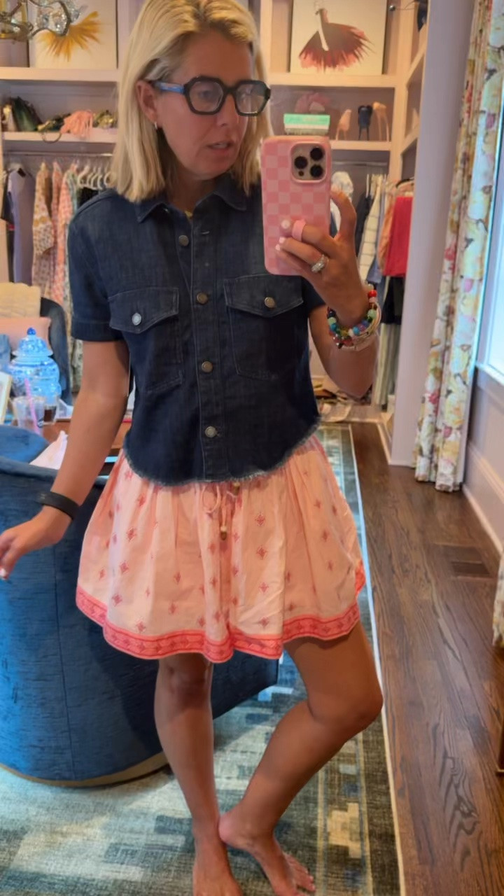 Another way to style this skort! Yall have seen me in this top in white, and I’m loving the denim version. I’m in xs top & skort.

Codes:
Allie +Bess - Catherine20 for 20% off
Loopy - mixandmatchmadness for 10% off

#LTKdayinmylife #LTKootd #LTKmomlife
