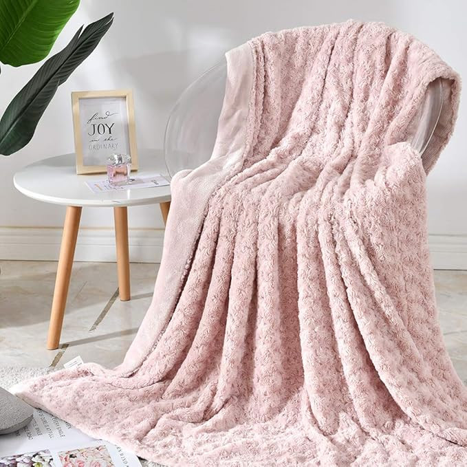 Vangao Throw Blanket Rose Pattern Floral Design Soft Cozy Blanket Gift for Girls Bedroom Sofa Cou... | Amazon (US)