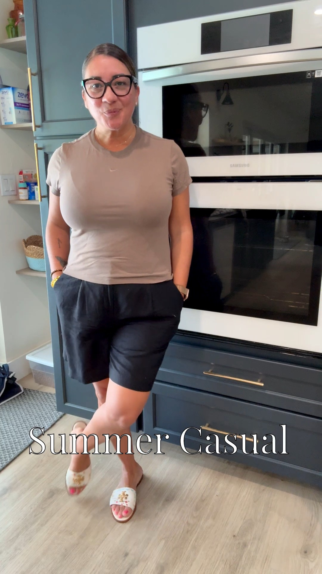 Summer Casual Outfit 

🤎Top @Nike US 
🖤shorts @loft
🩴sandals @toryburch