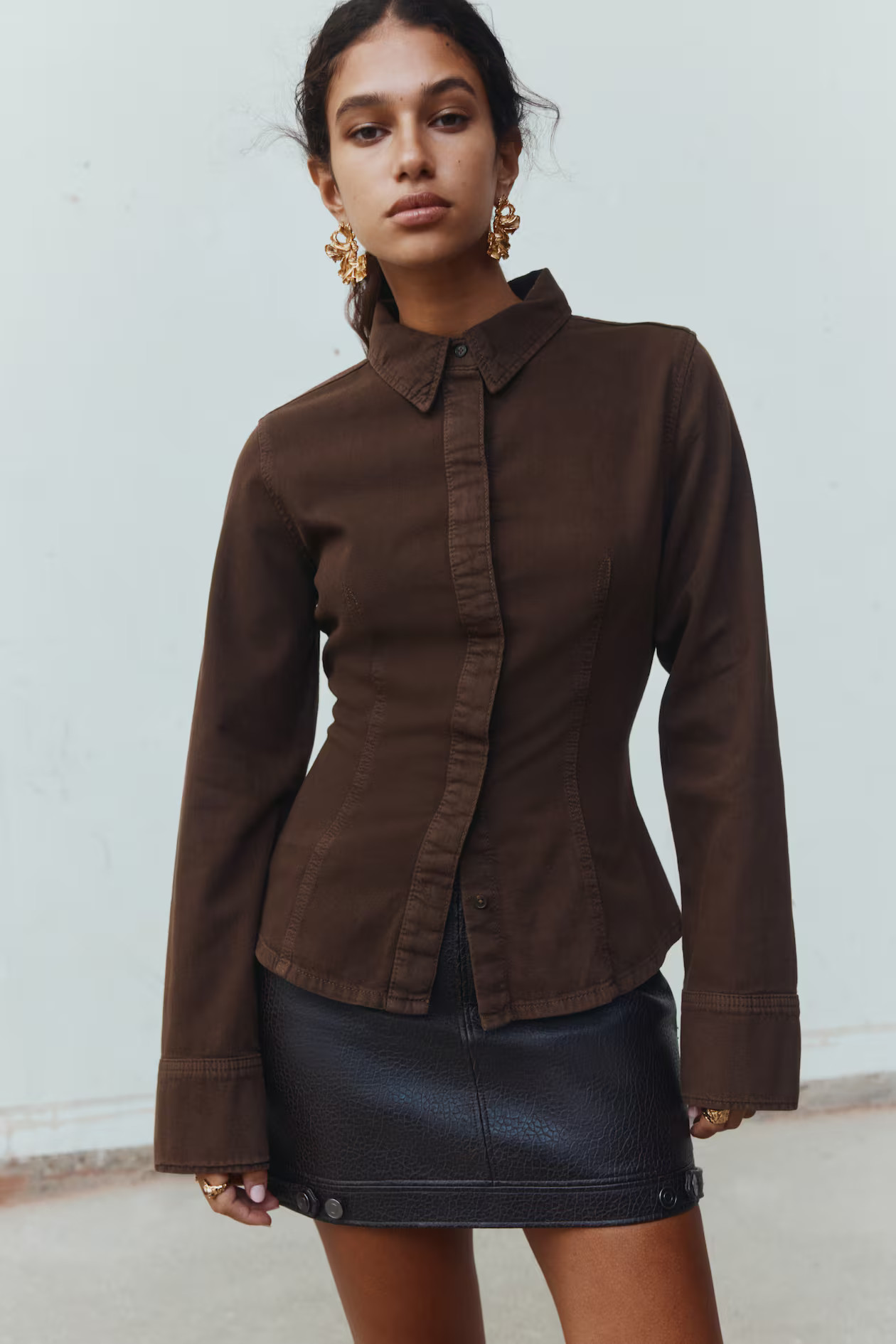 Fitted denim shirt - Brown - Ladies | H&M GB | H&M (UK, MY, IN, SG, PH, TW, HK)
