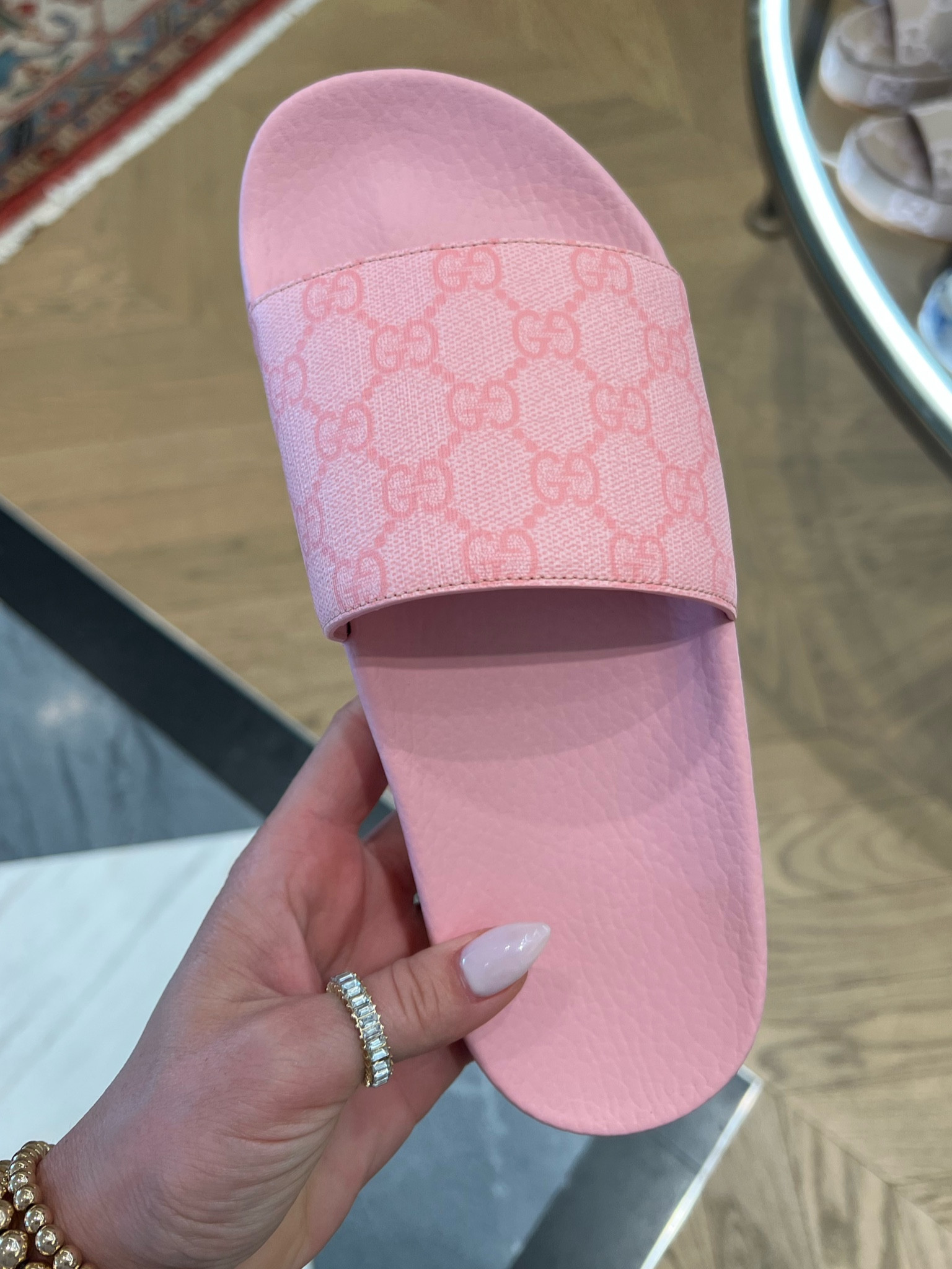 Womens pink store gucci slides