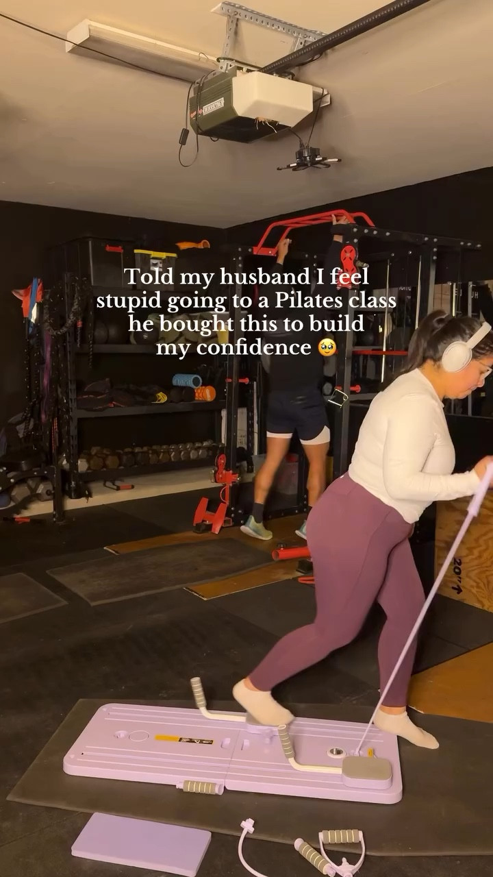 I love this @umay_fitness board and it’s extremely difficult to use. But I’m excited to get better. 

#pilates #reformerpilates #pilatesworkout #helistens #love