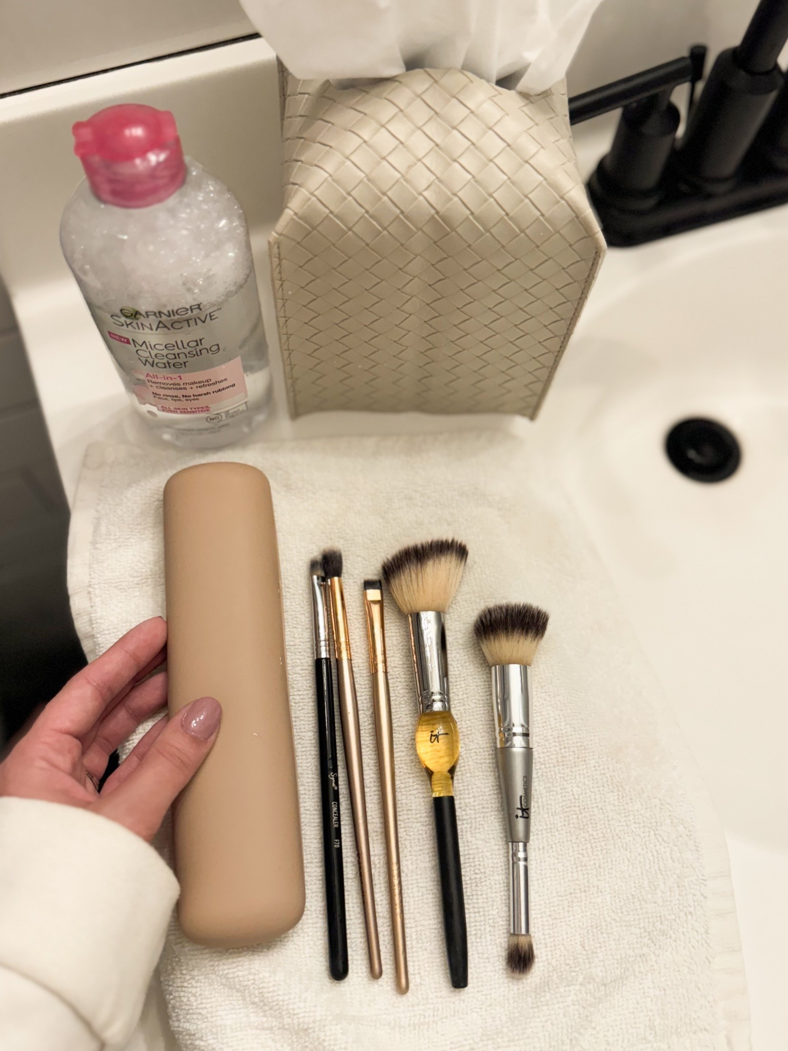 just a friendly reminder 💁‍♀️ I don’t know how long I’ve put off washing my makeup brushes and it took me five whole minutes tonight. Wash your makeup brushes friends. Your skin will thank you. 💗✨

#LTKSaleAlert #LTKHome #LTKBeauty
