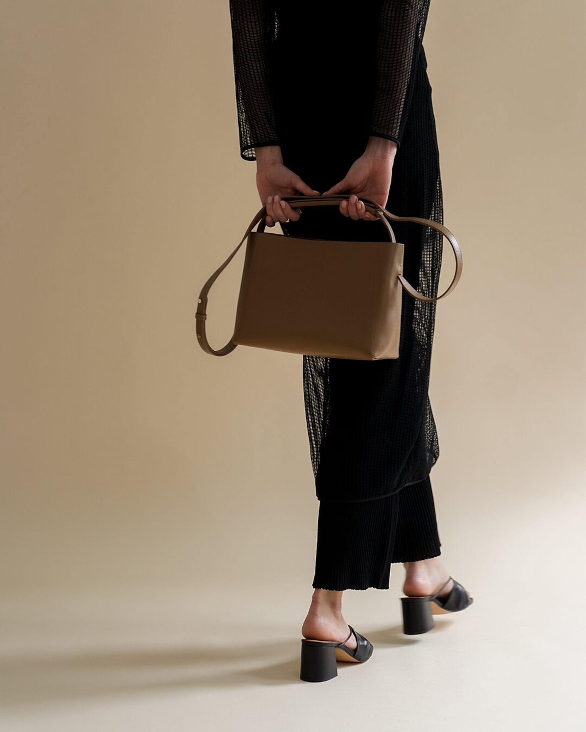 Hedda Midi Handbag Leather | Flattered