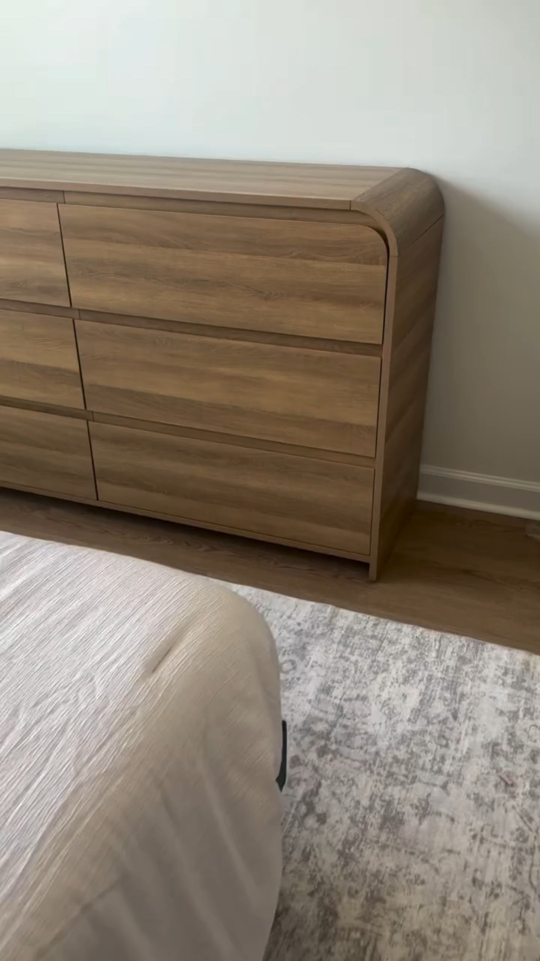 Put this dresser together for the rental and I’m not gonna lie… I wasn’t sure what to expect because of the price 👀

But Walmart did their thing with this one 👏🏼
✔️ Heavy / solid quality
✔️ Easy to assemble (and I’m saying that as someone who usually ends up with “extra screws” 😅)
✔️ Built-in safety lock so only one drawer opens at a time
✔️ Looks way more expensive than it is

Perfect for rentals, kids’ rooms, or honestly anywhere you want budget-friendly but still sturdy.

Finished result at the end 🤌🏼

I linked it if anyone needs an affordable dresser that doesn’t feel cheap, just comment “dresser” and I’ll send over the link 🔗 
#walmartfinds #walmartcreator #bedroomfurniture #bedroommakeover #affordablefurniture