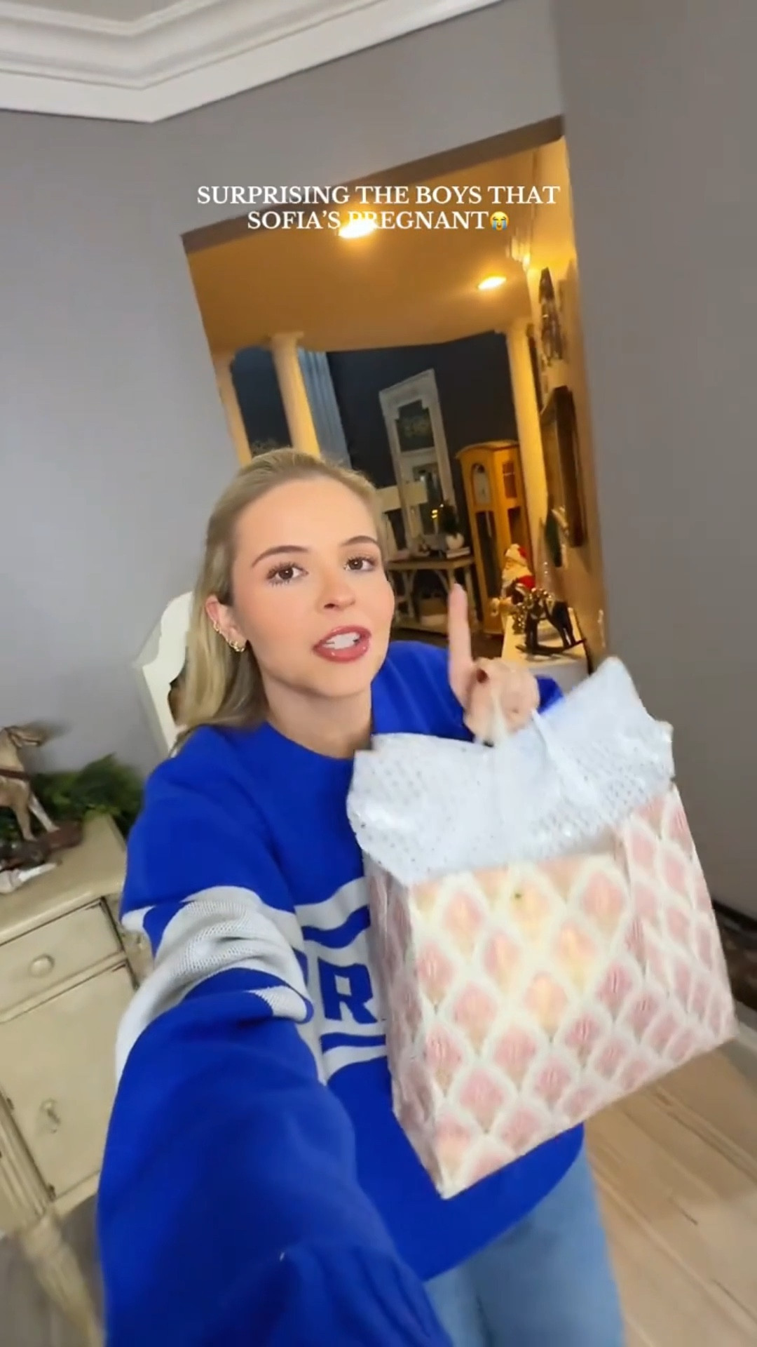 I’M IN TEARS😭👏🏼🍼👶🏼 #surprise #pregnant #friends

#LTKdayinmylife #LTKvlog #LTKootd