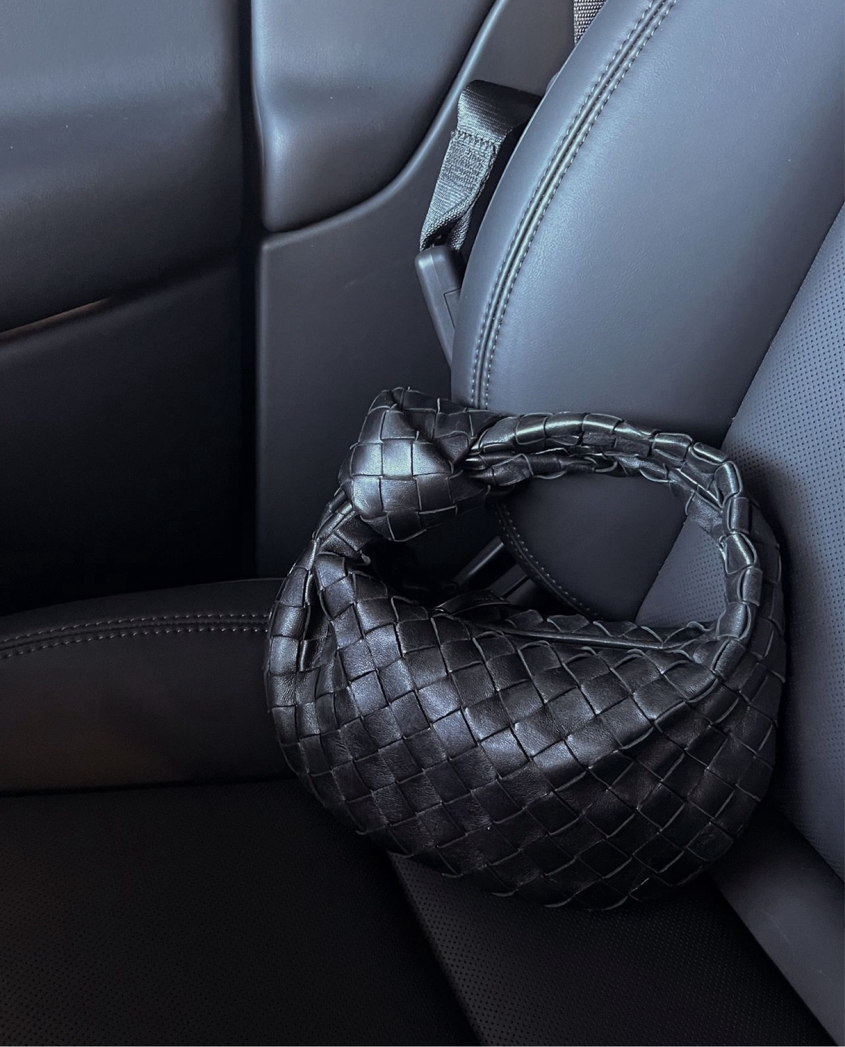 I have purse

#purse #designerpurse #designer #bottega #designerbag #accessoriess

#LTKStyleTip