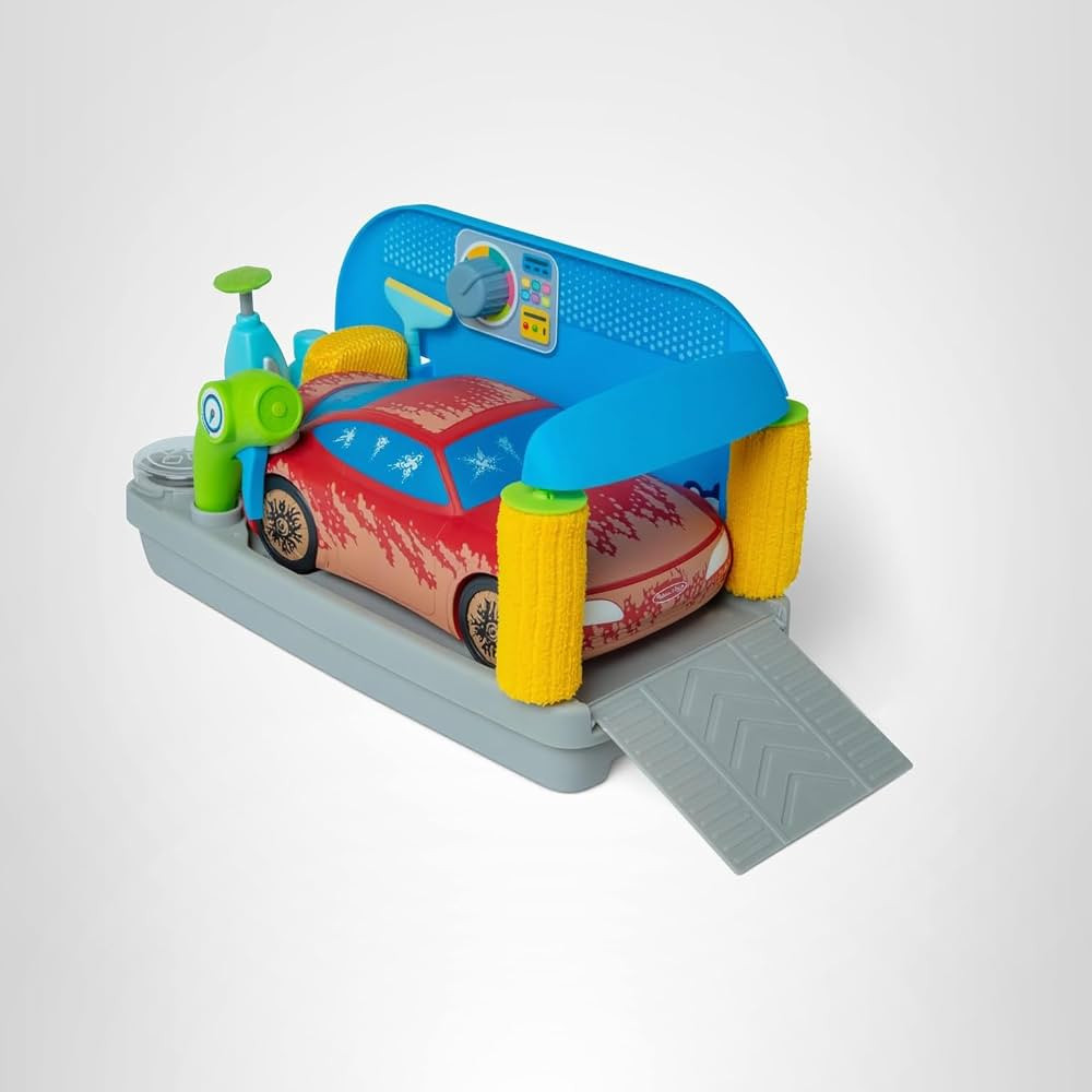 Melissa & Doug Spray & Shine Car Wash Color-Changing Water Toy Play Set Boys and Girls 3+ | Amazon (US)