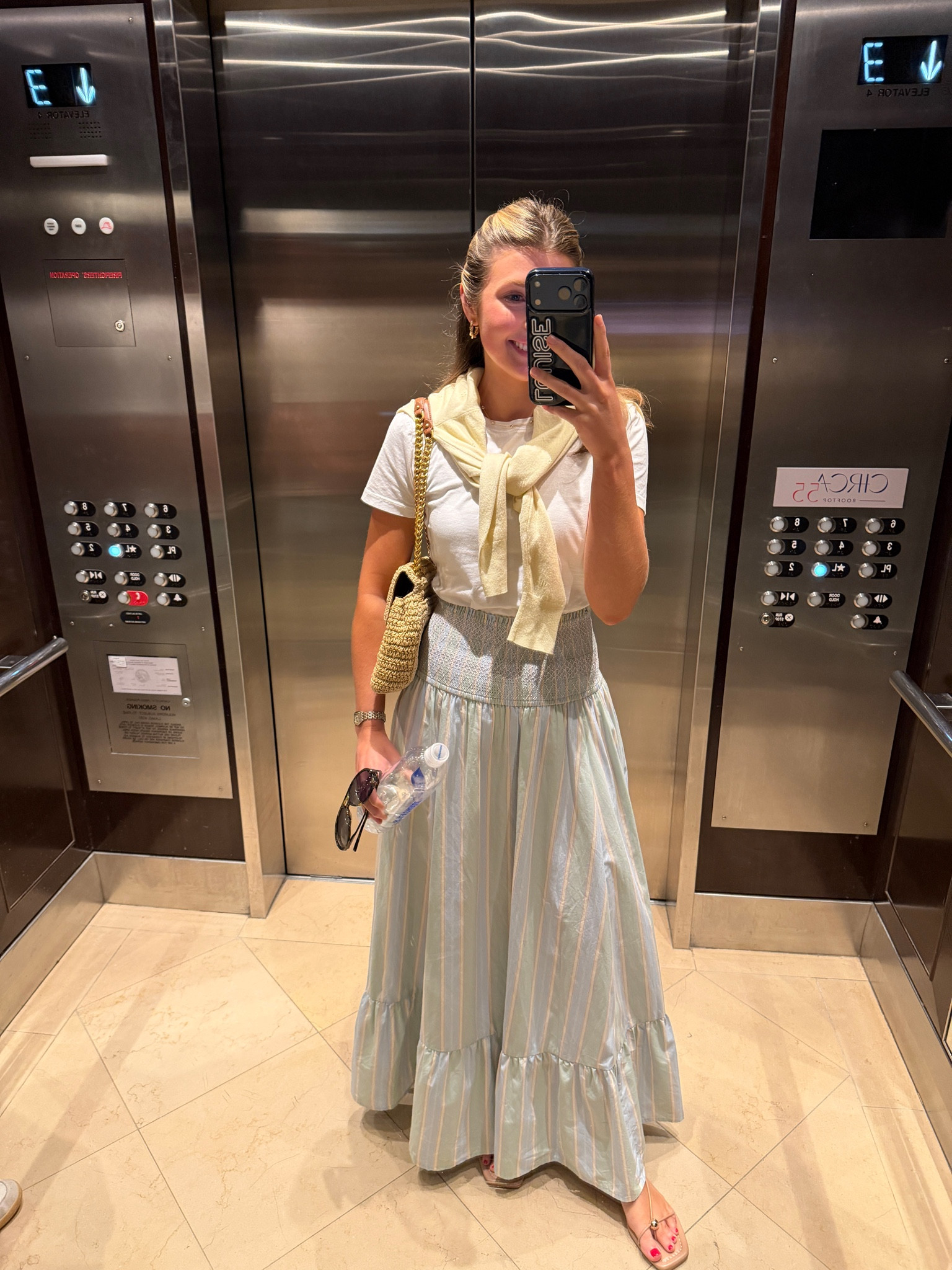 Travel outfit! Wearing a S in dress / skirt