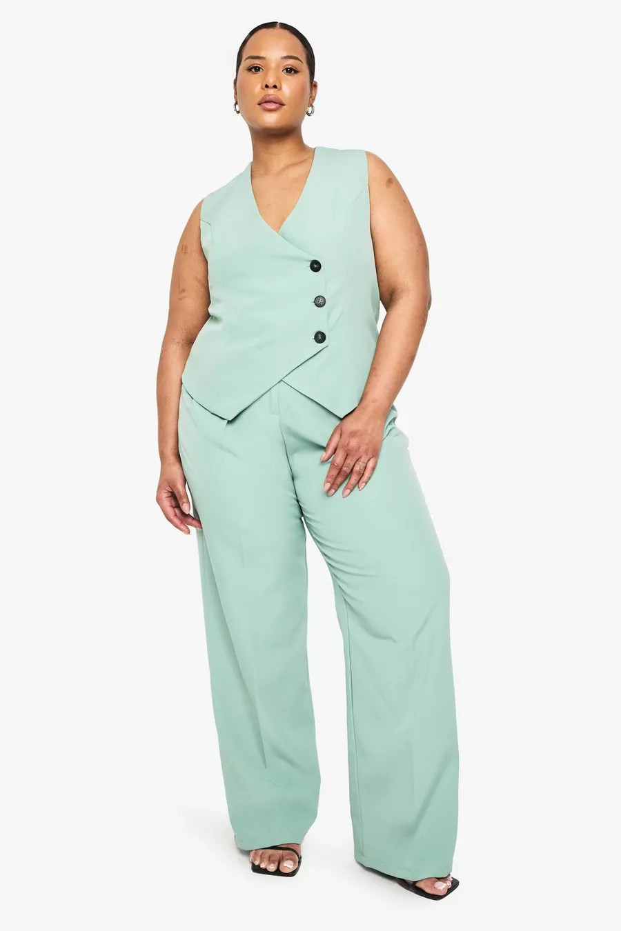 Plus Pleated Woven Wide Leg Tailored Trouser | boohoo (US & Canada)