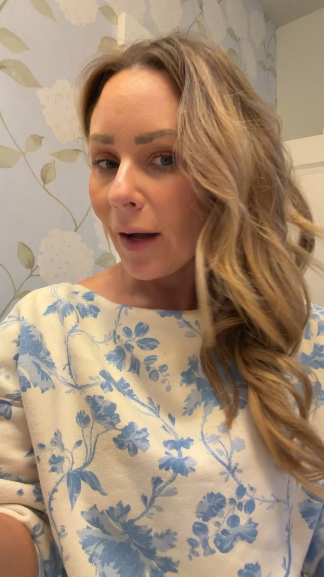 These reusable makeup remover sponges make taking off makeup so easy. Gentle, effective, and come in a pack of 3 — perfect for busy nights when you still want a solid skincare routine without makeup wipes.

#makeupremover #skincareroutine #reusableskincare #sensitiveskin #beautyfinds #momskincare