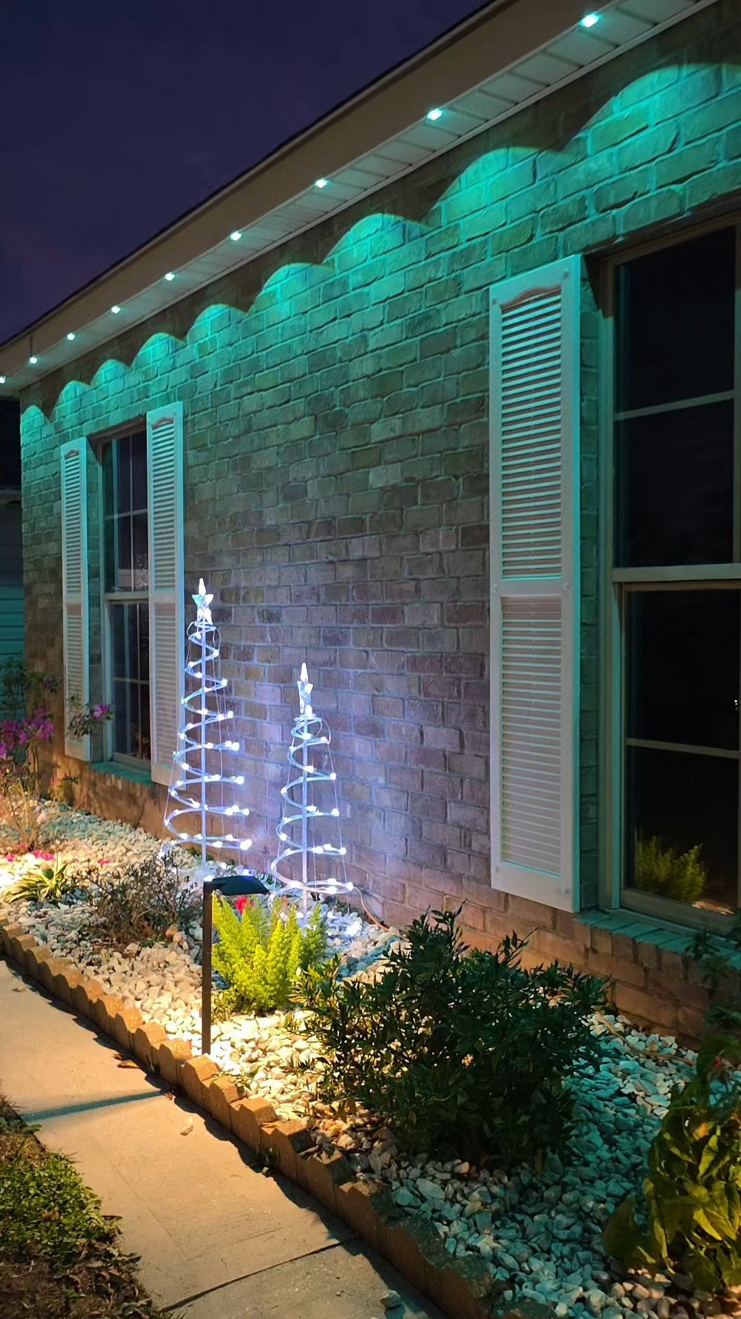 ✨ Luces navideñas y arbolitos hermosos que encontré en Walmart… ¡perfectos para darle magia a tu exterior esta Navidad! 🎄✨Los dejo aquí por si están buscando ideas lindas y económicas. ❤️#christmasdecor #walmartfinds #walmartchristmas #christmaslights #outdoordecor #holidaydecor #navidad2024 #decoracionnavideña #christmasvibes #festivedecor #christmasinspo #ltkhome #ltkholiday #ltkseasonal #homedecorideas #navidadenespañol 

#LTKHoliday #LTKSeasonal #LTKHome