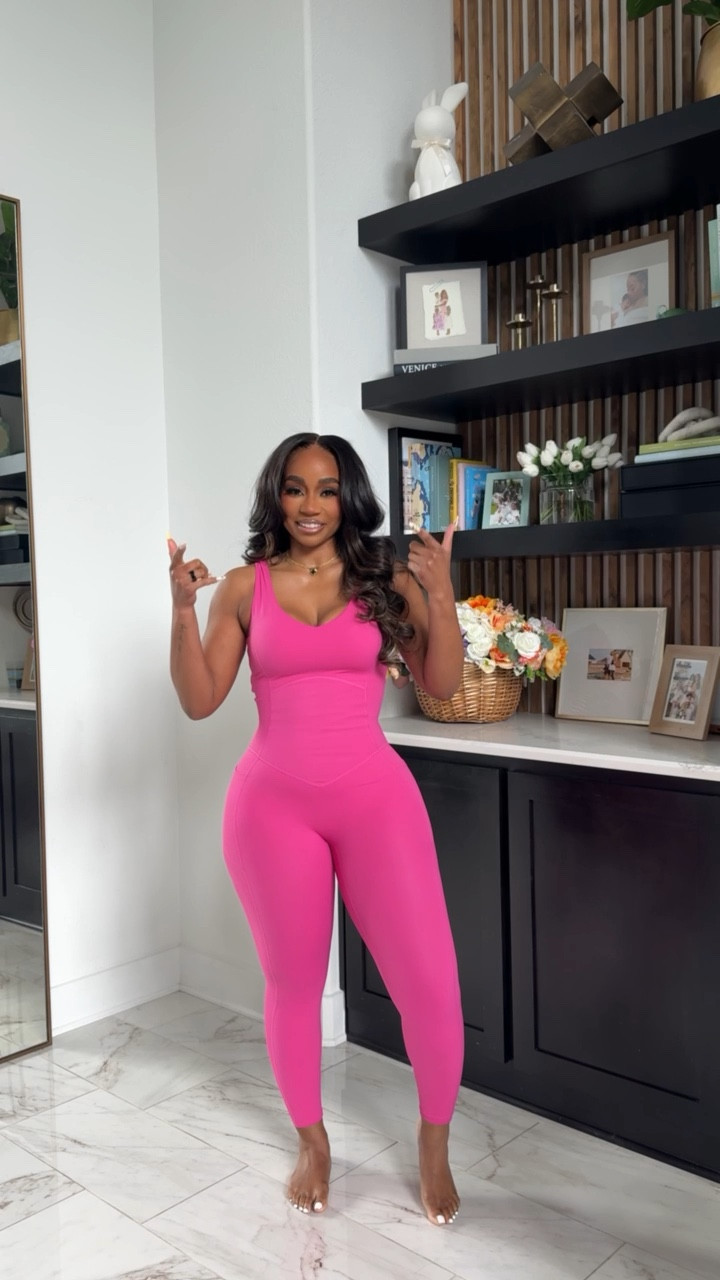 Active jumpsuit with pockets and back cut-out! Available in multiple colors!

#LTKActive #LTKMidsize