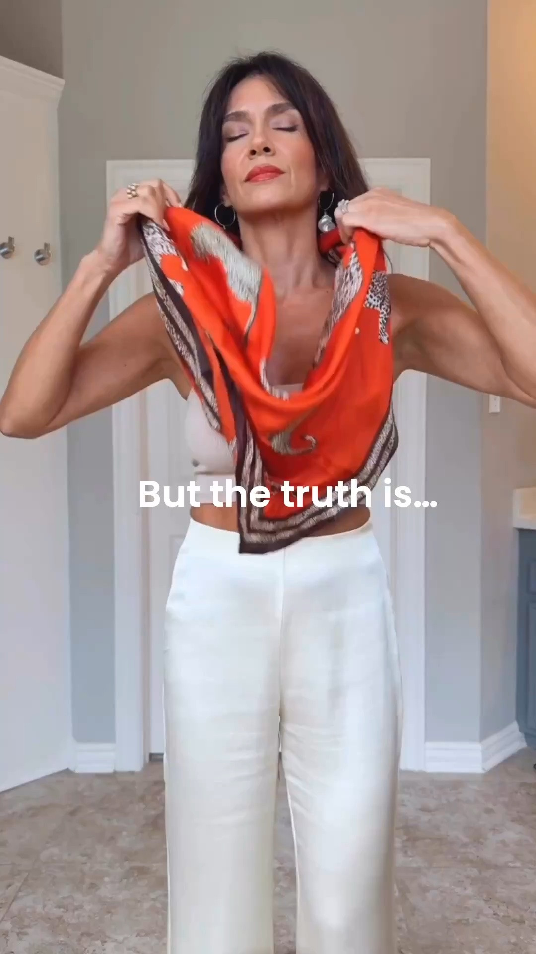 Here’s a magic trick to multiply your summer outfits.👌 
Scarf is old, tagging options👌



Summer outfits / scarf top / vacation outfits