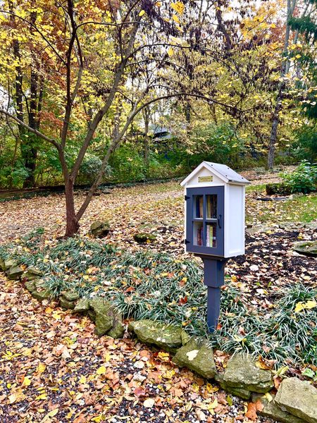 Love my free little library! 

#LTKhome