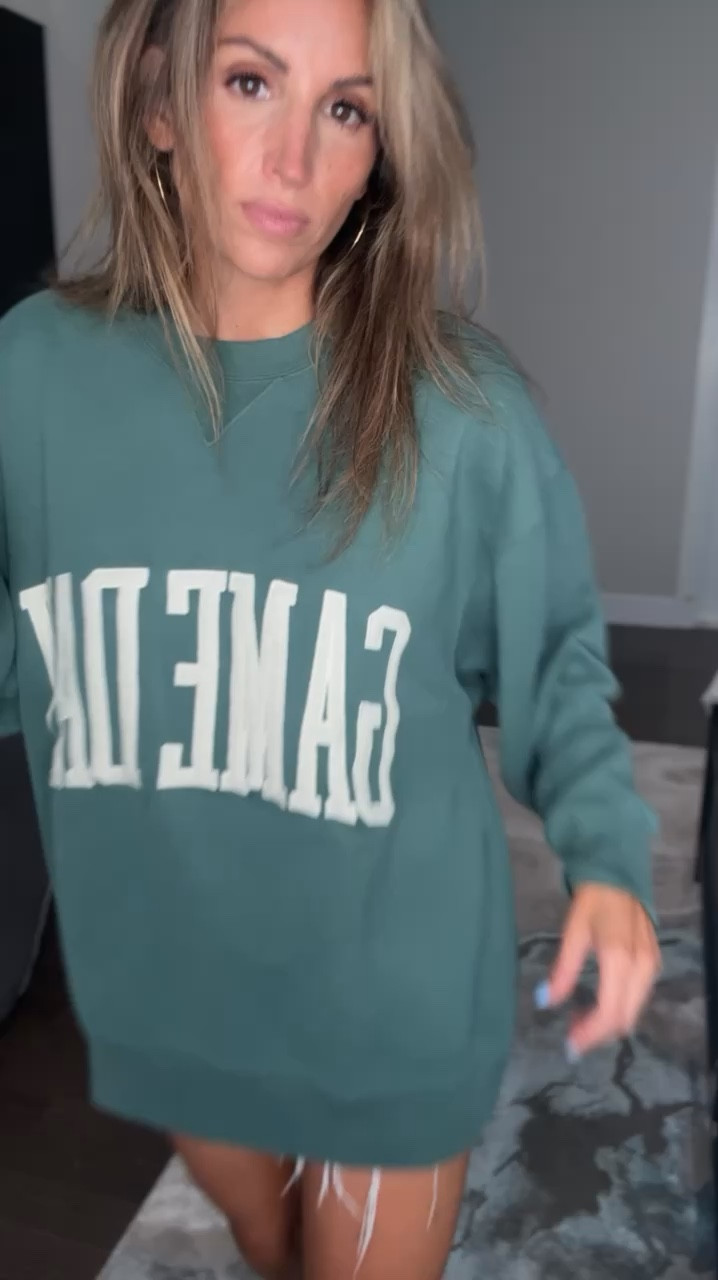 The perfect summer to fall transition sweatshirt from Abercrombie!! 

Abercrombie fashion, mom style, mom fashion, women’s fashion, easy ootd, summer to fall, loungewear, casual outfit, styling tip, styling inspo, seasonal fashion 

#LTKOver40 #LTKStyleTip #LTKSeasonal