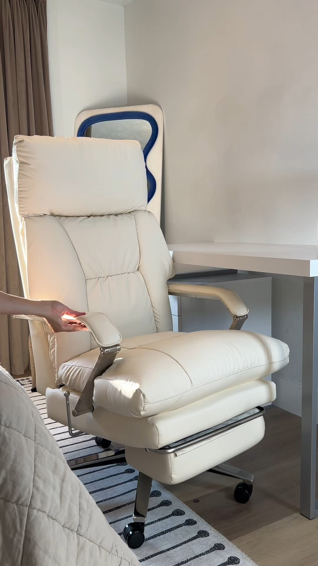 The most comfortable office chairr

#LTKSaleAlert #LTKHome