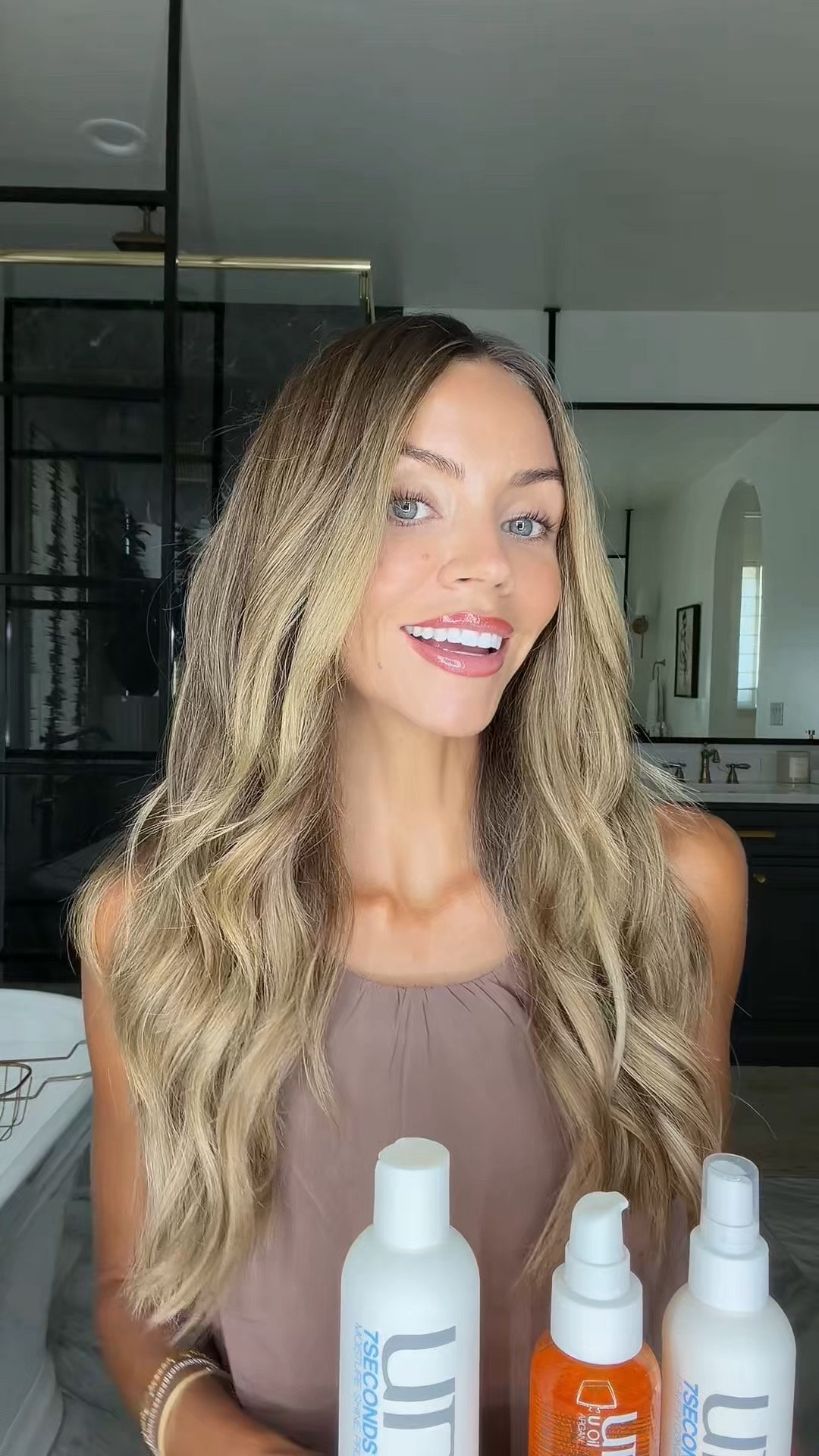 There’s just something about that fresh-from-the-salon feeling ✨🤍 These are the products I reach for when I want to recreate that same soft, shiny, healthy-looking hair at home:

• UNITE 7SECONDS Shampoo 🫧
• UNITE 7SECONDS Masque 💆🏼‍♀️
• UNITE 7SECONDS Detangler ✨
• UNITE U Oil 💛

The perfect combo for hydration, shine, frizz control, and that smooth, polished finish. If you’ve ever wondered how I keep my hair looking fresh between salon appointments… this is it. 🙌🏼 Use code: DESTINY20 #ad