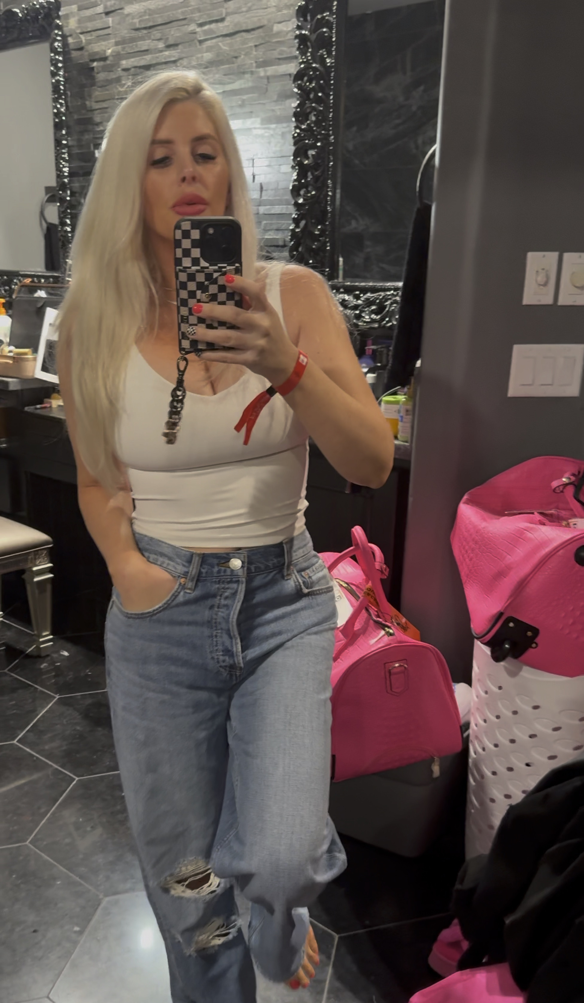 Love the baggy jean trend even if it’s not my best look. It’s so comfy though 🥰

#LTKU #LTKVideo #LTKstyletip