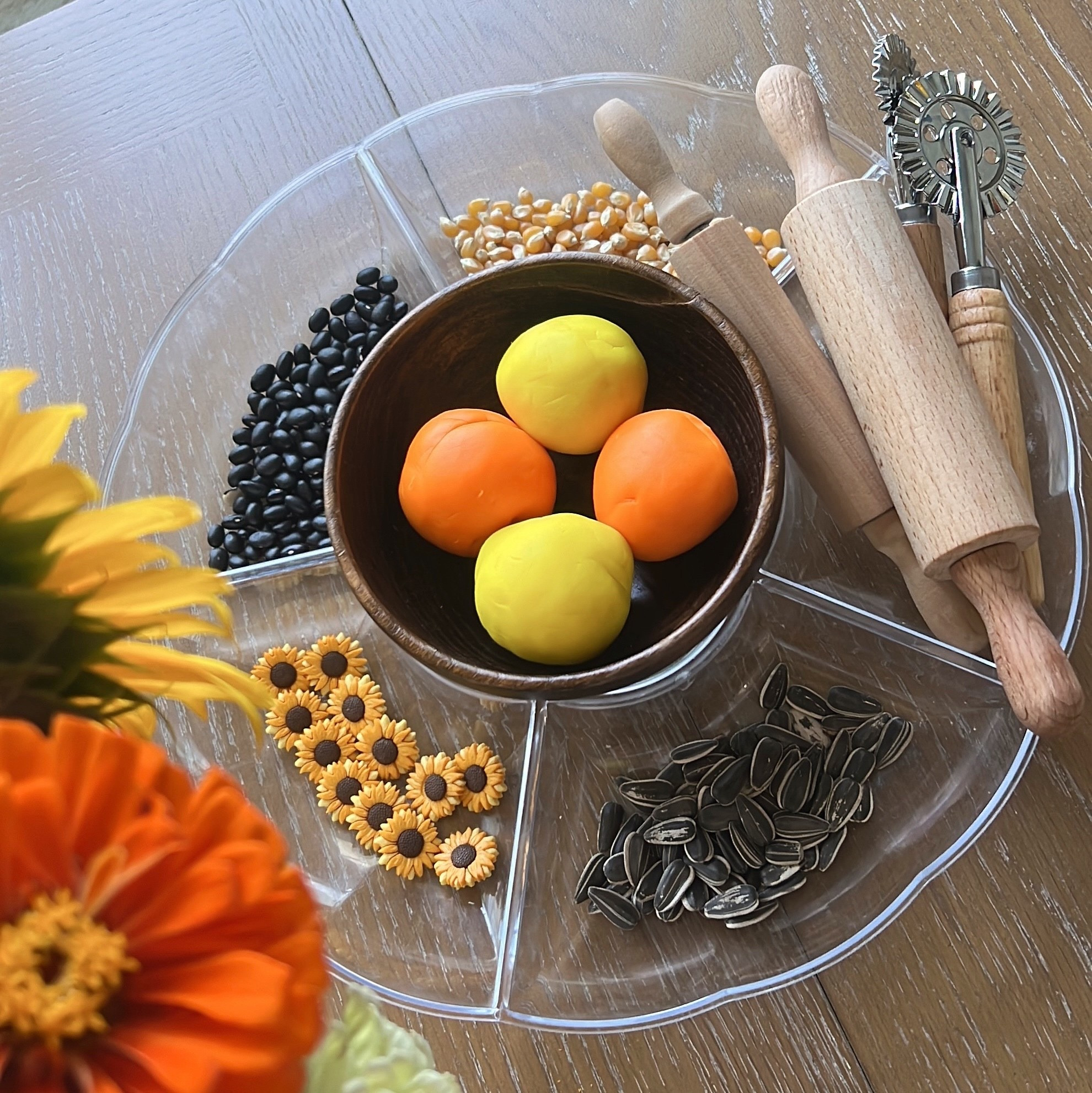 Sunflower themed playdough tray 🌻🧡

#LTKKids #LTKFamily #LTKSeasonal