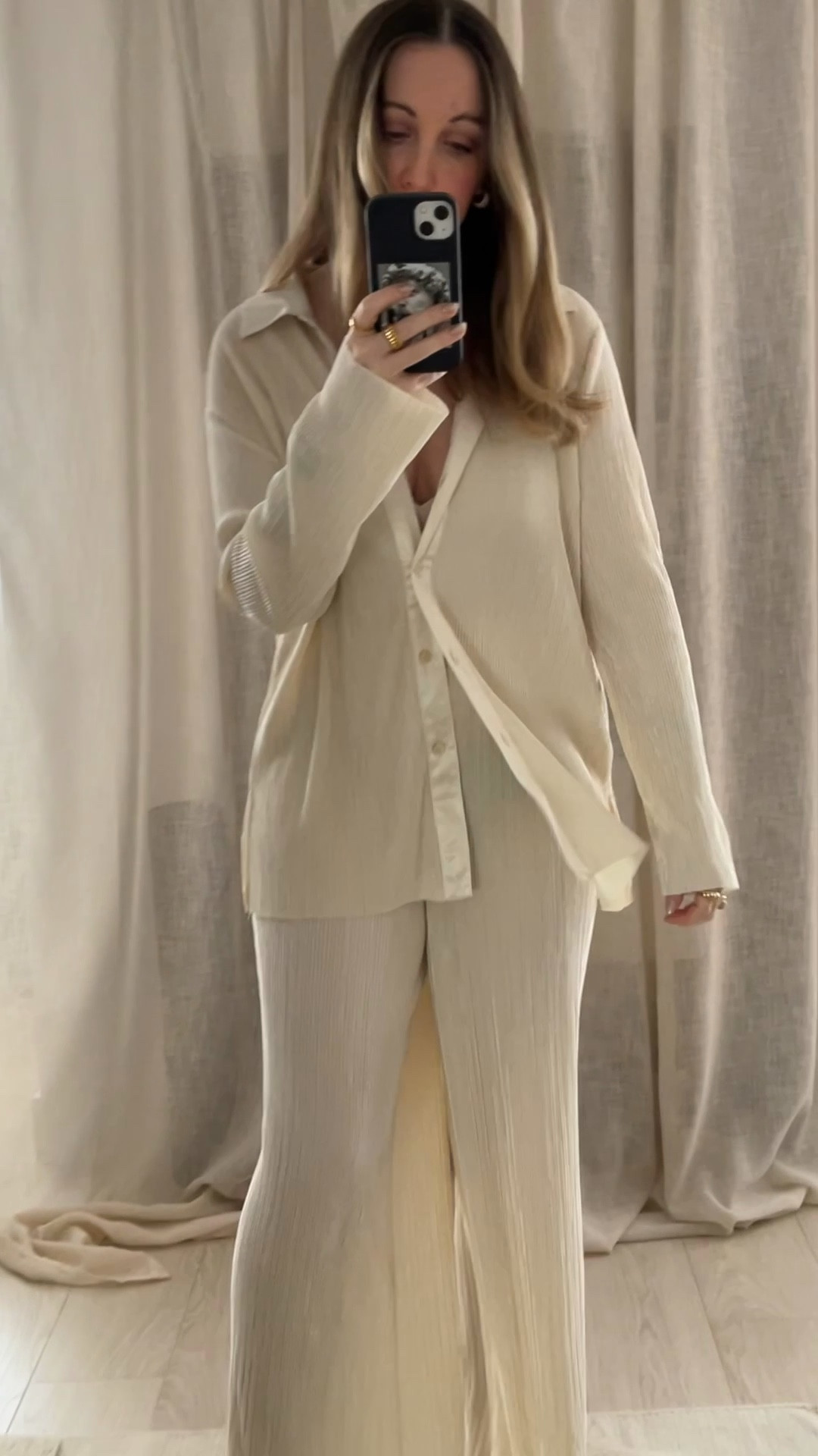 I do love a plisse co-ord. This one’s from Mango, in a size medium trousers and size 10 top. It’ll be such a spring/summer staple that I can mix and match with other capsule pieces. I love it 🍮
Pleated | Holiday outfits | Capsule wardrobe | Petite | Spring outfits | Matching set | Pyjamas | loose trousers 

#LTKunder50 #LTKstyletip #LTKFind