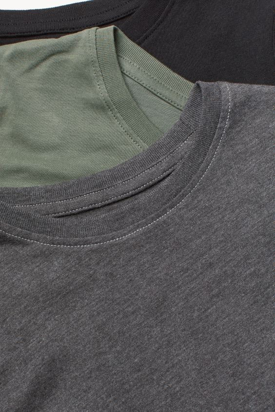 Conscious
	Long-sleeved T-shirts in soft jersey. Cotton content is organic.
	Weight0.22 KGComposi... | H&M (US + CA)