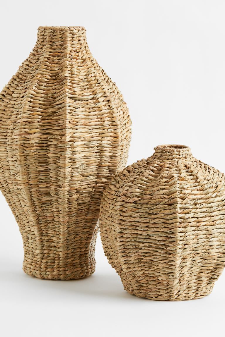 New ArrivalHandmade vase in braided seagrass to add a warm, natural feel to your home. Shape can ... | H&M (US + CA)