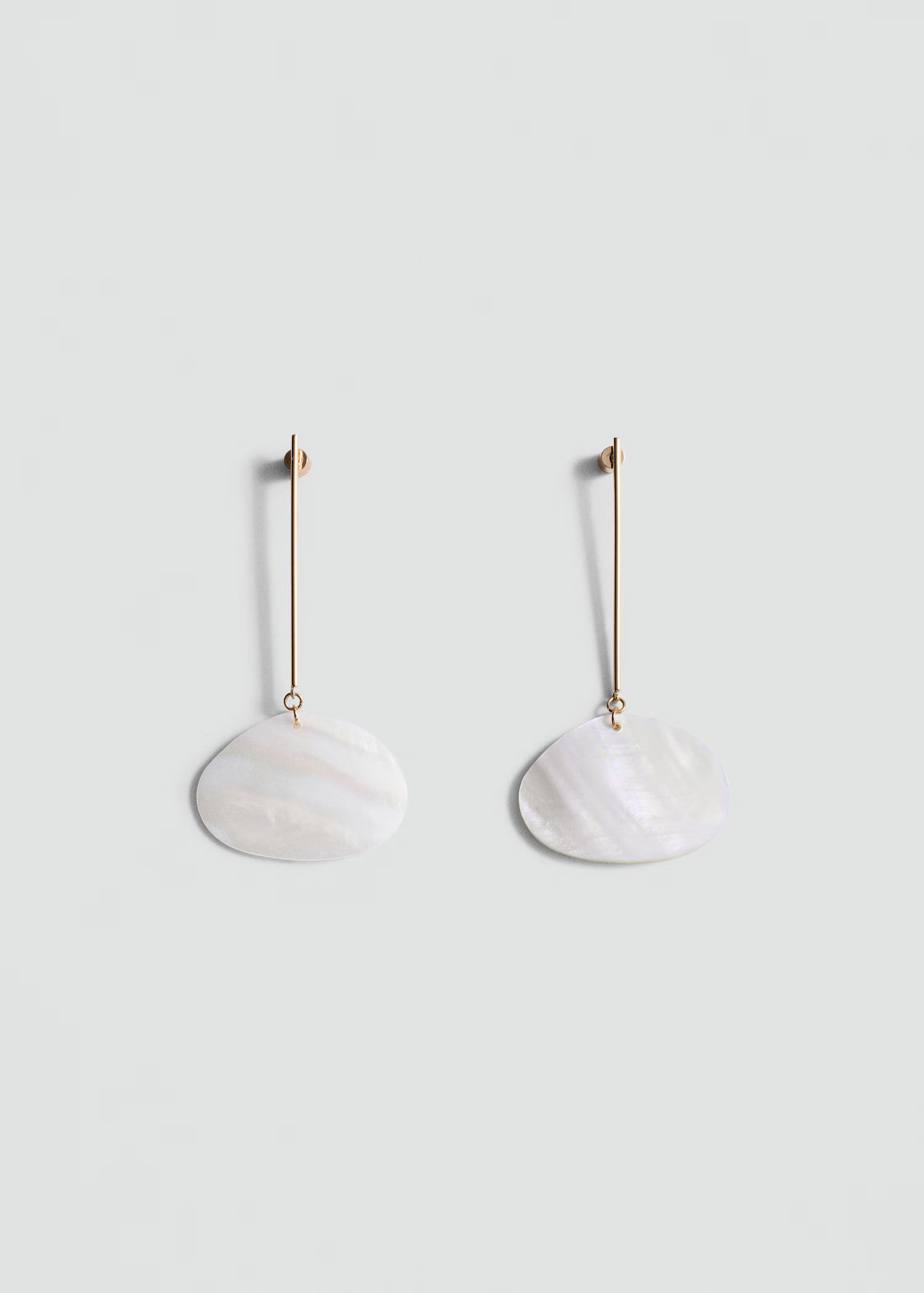 Shell pendant earrings - Woman | MANGO United Kingdom | MANGO (UK)