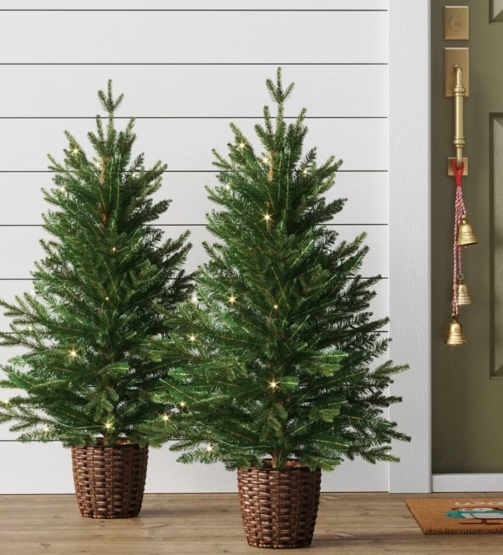 Pre-Lit Christmas Tree

#LTKHome #LTKHoliday #LTKFindsUnder100