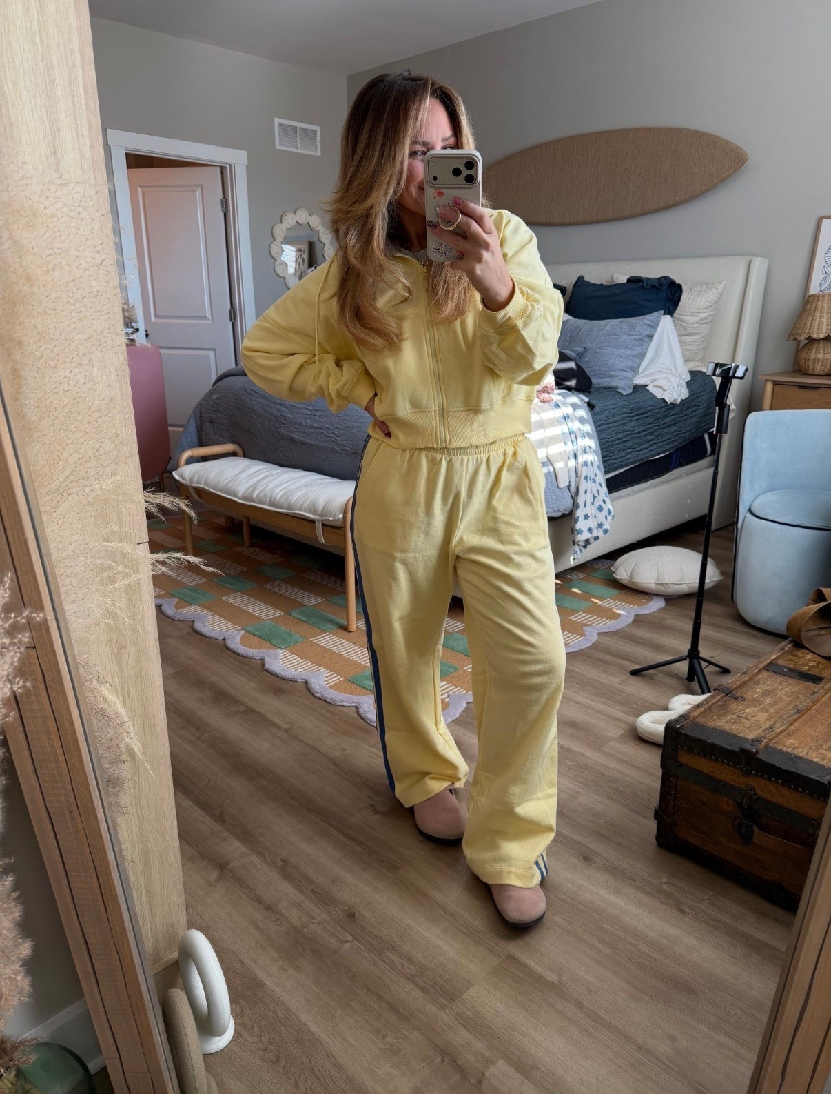 Sunshine, but make it comfy ☀️💛

This Old Navy set is the definition of “looks put together, feels like pajamas.” The zip hoodie is the perfect cropped length (not too short 🙌) and the wide leg pants are flowy, flattering, and insanely soft.

I love this for school drop off, travel days, or those cozy-but-cute Saturdays when you still want to look styled. Throw on a neutral sneaker or slipper and you’re done.
