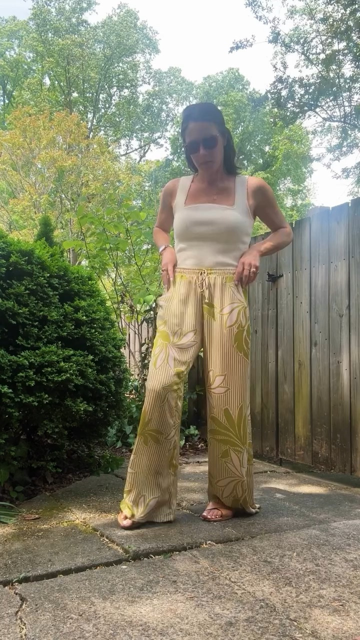 When your outfit matches the season 🌼🌿🤧