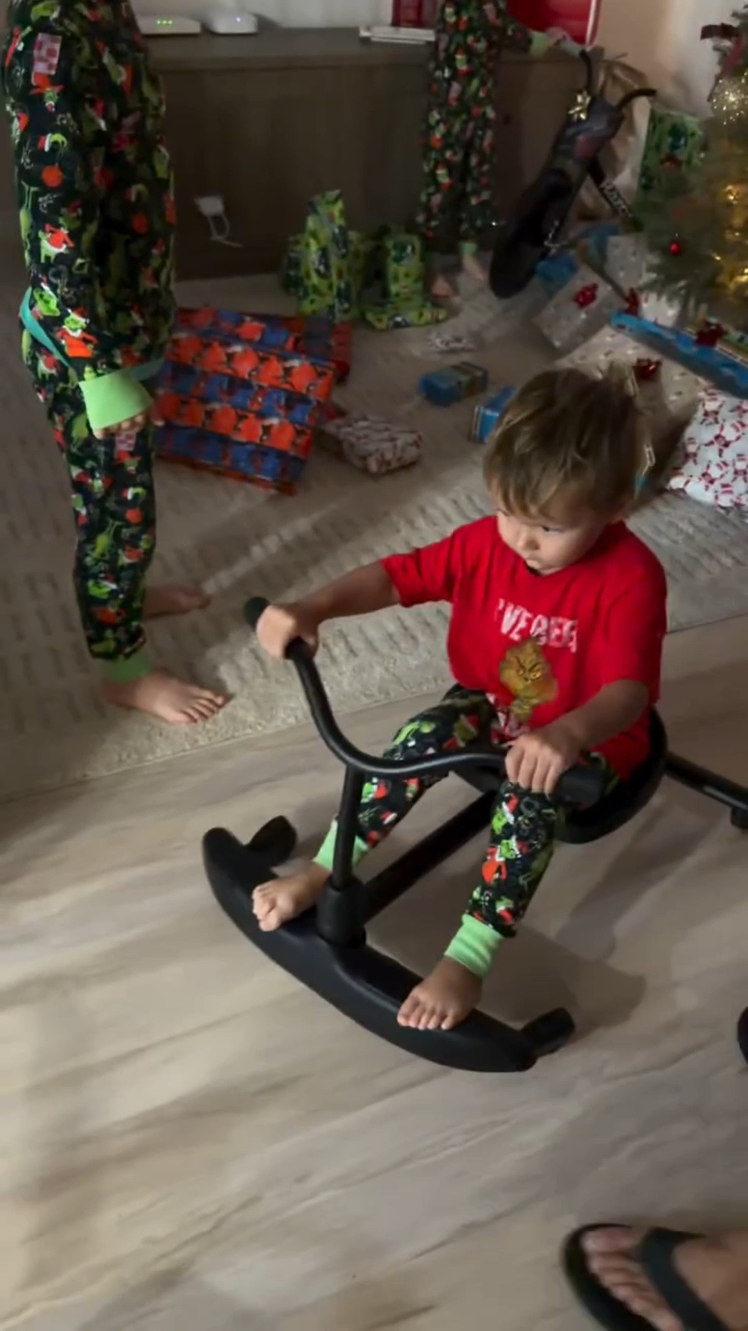 Creating Christmas magic will never get old. 🎅🏼🎄 #oahuhawaii #christmas #christmasinhawaii #christmas2025 #christmasmagic 

Some of our kids’ favorite gifts from Santa! I got so many questions about things we got them!

#LTKSeasonal #LTKHoliday #LTKGiftGuide